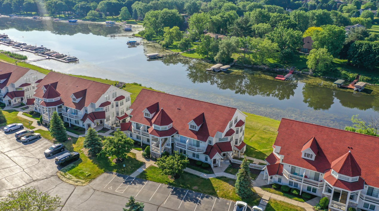 2222 Landings Ln, Delavan WI  53115-3976 exterior