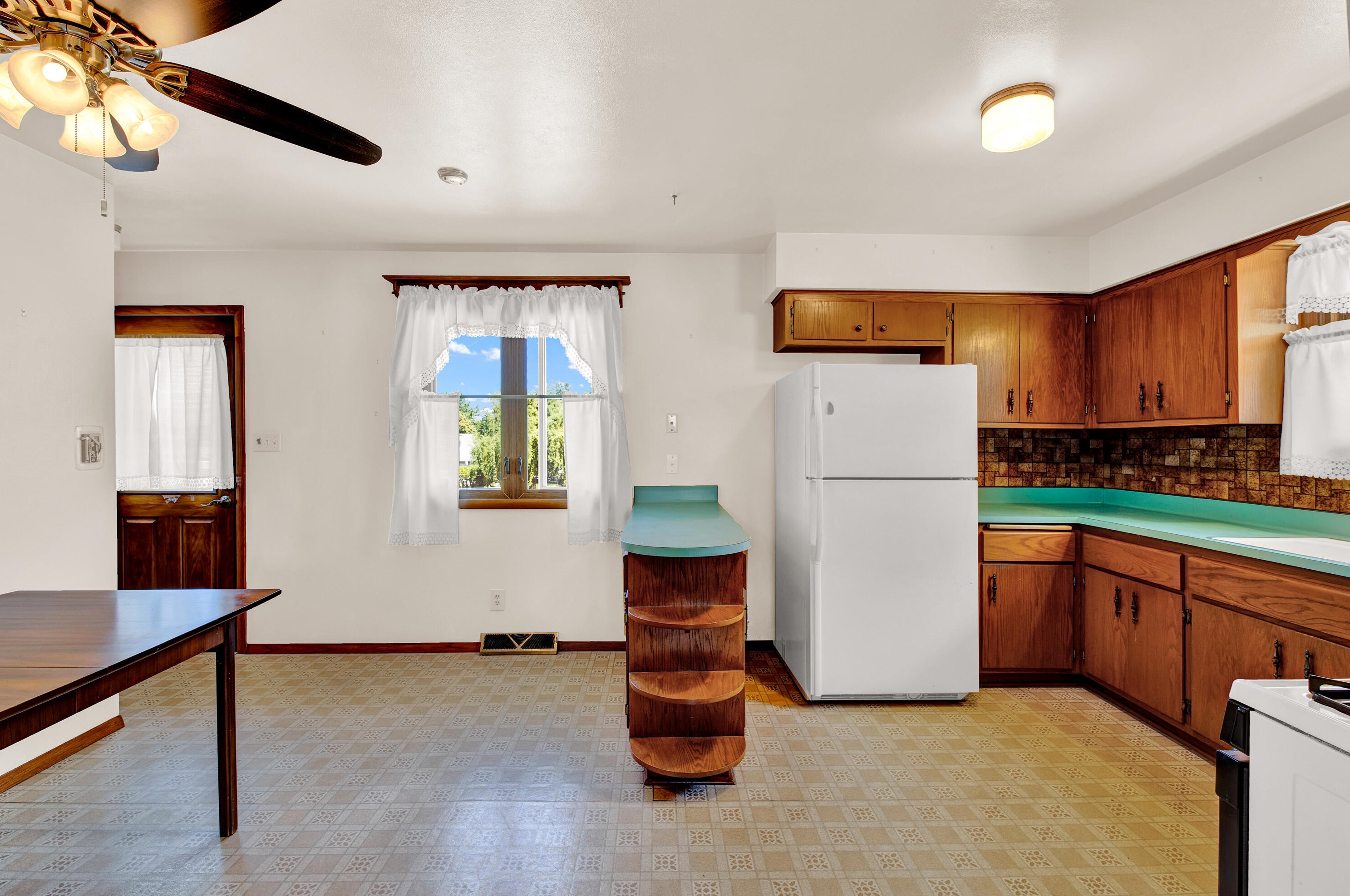 6000 Delaware Ave, Cudahy WI 53110-2810 exterior