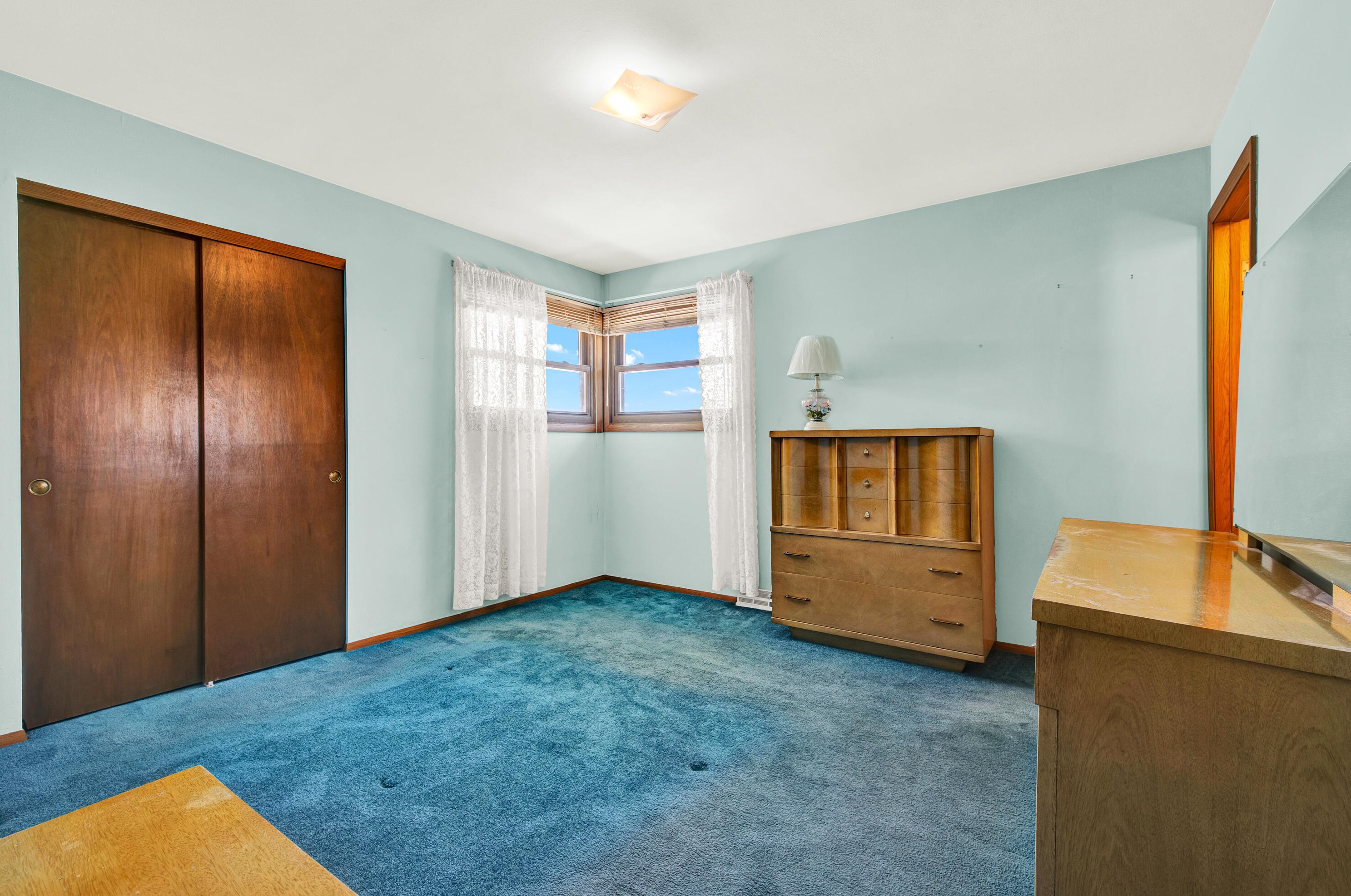 6000 Delaware Ave, Cudahy WI 53110-2810 exterior