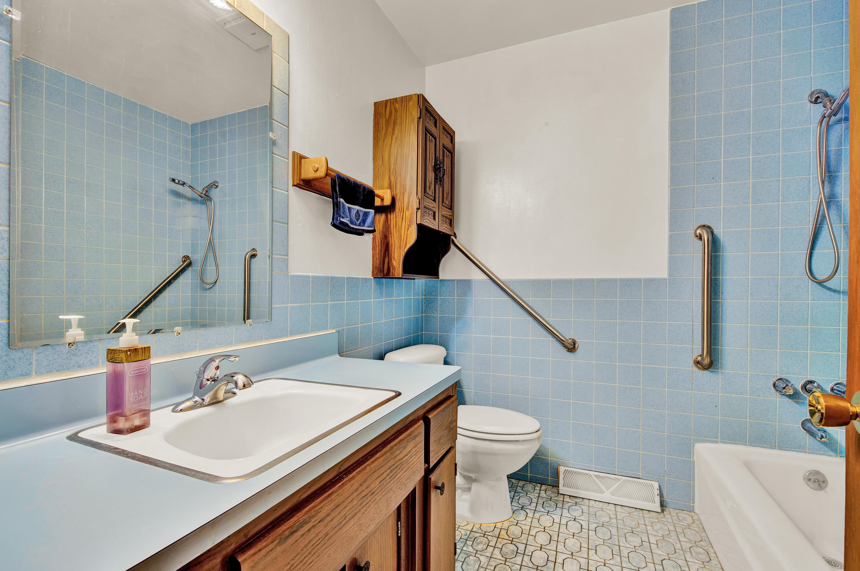 6000 Delaware Ave, Cudahy WI 53110-2810 exterior