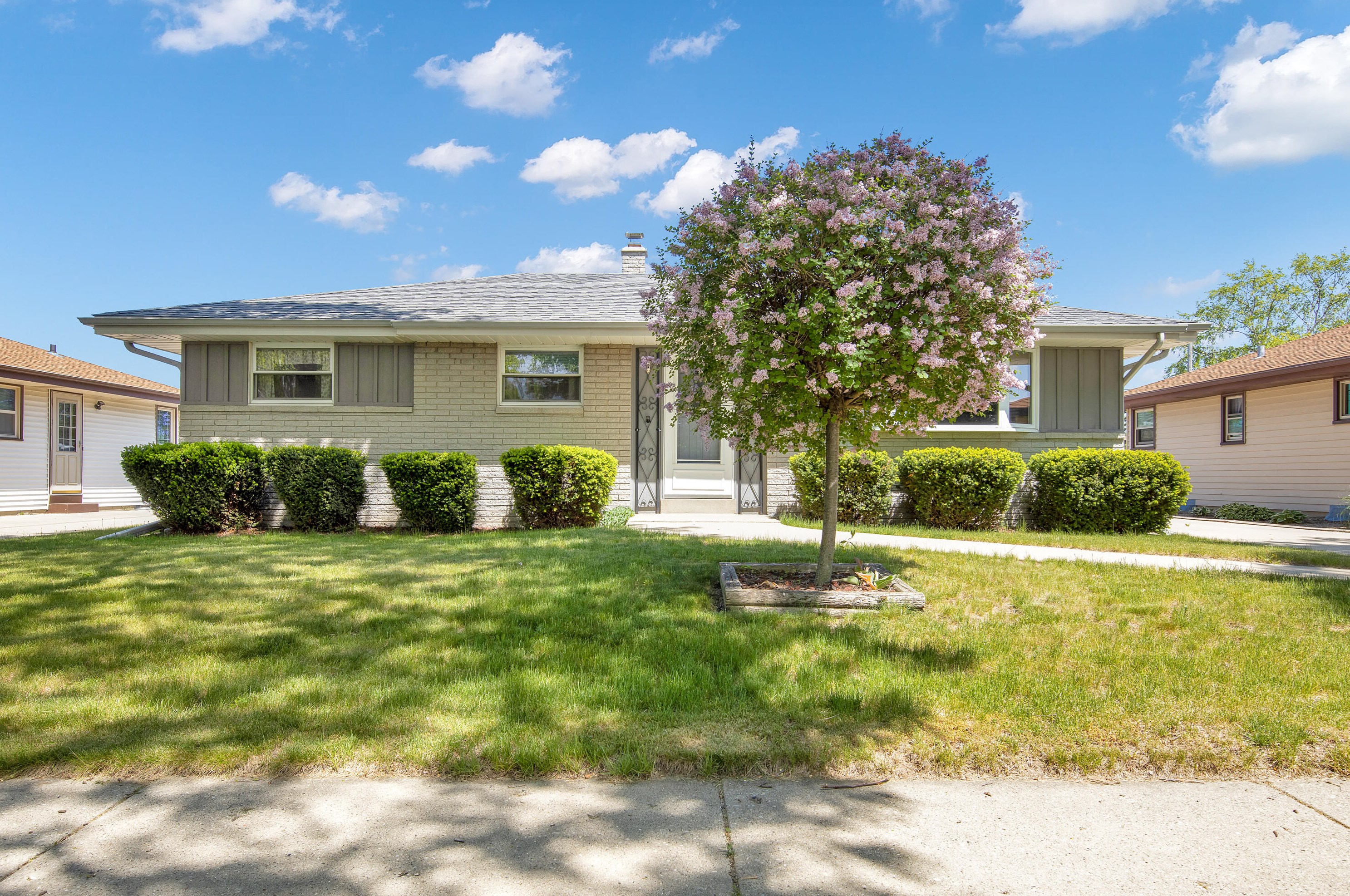 6000 Delaware Ave, Cudahy WI 53110-2810 exterior