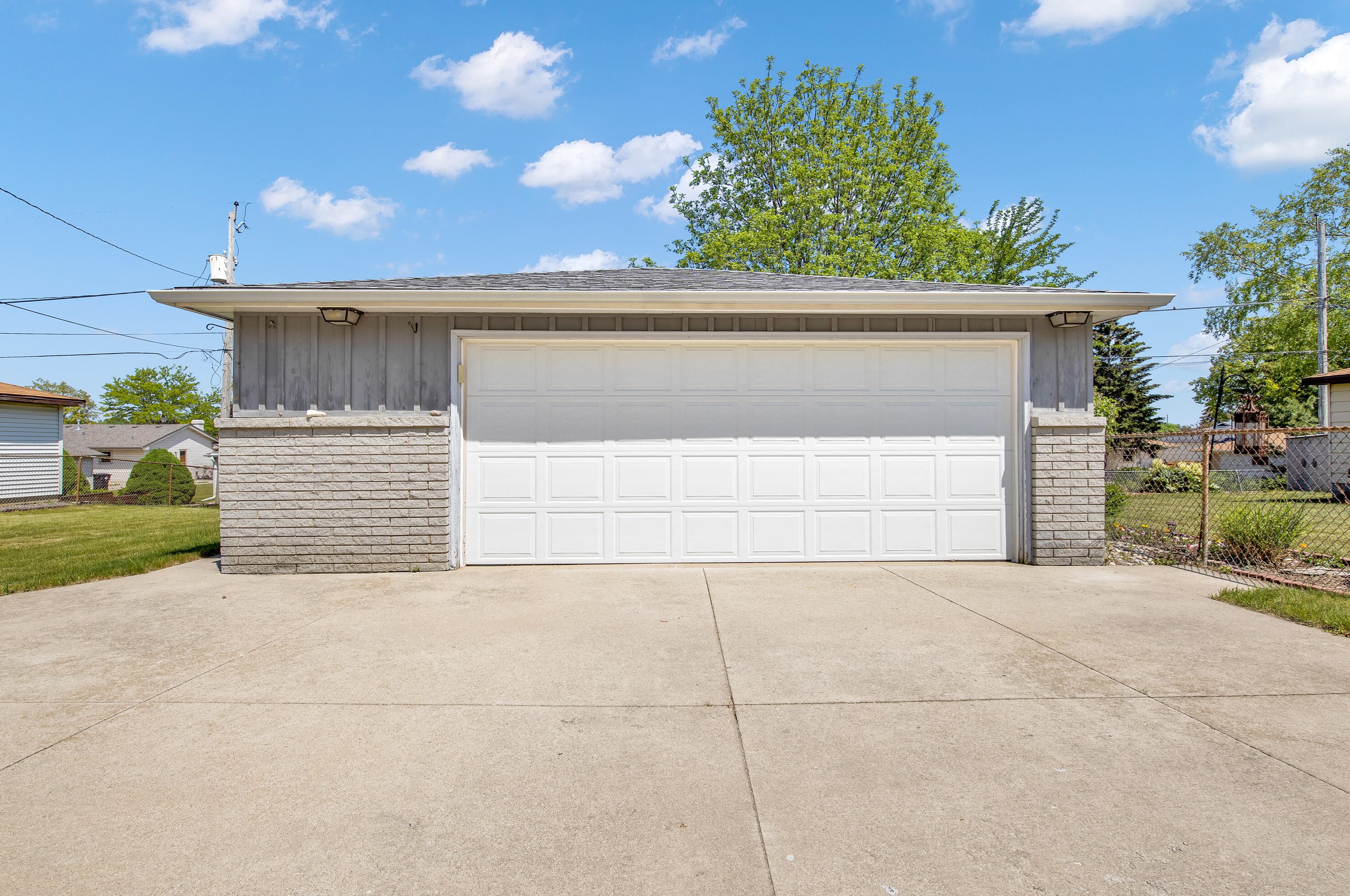 6000 Delaware Ave, Cudahy WI 53110-2810 exterior