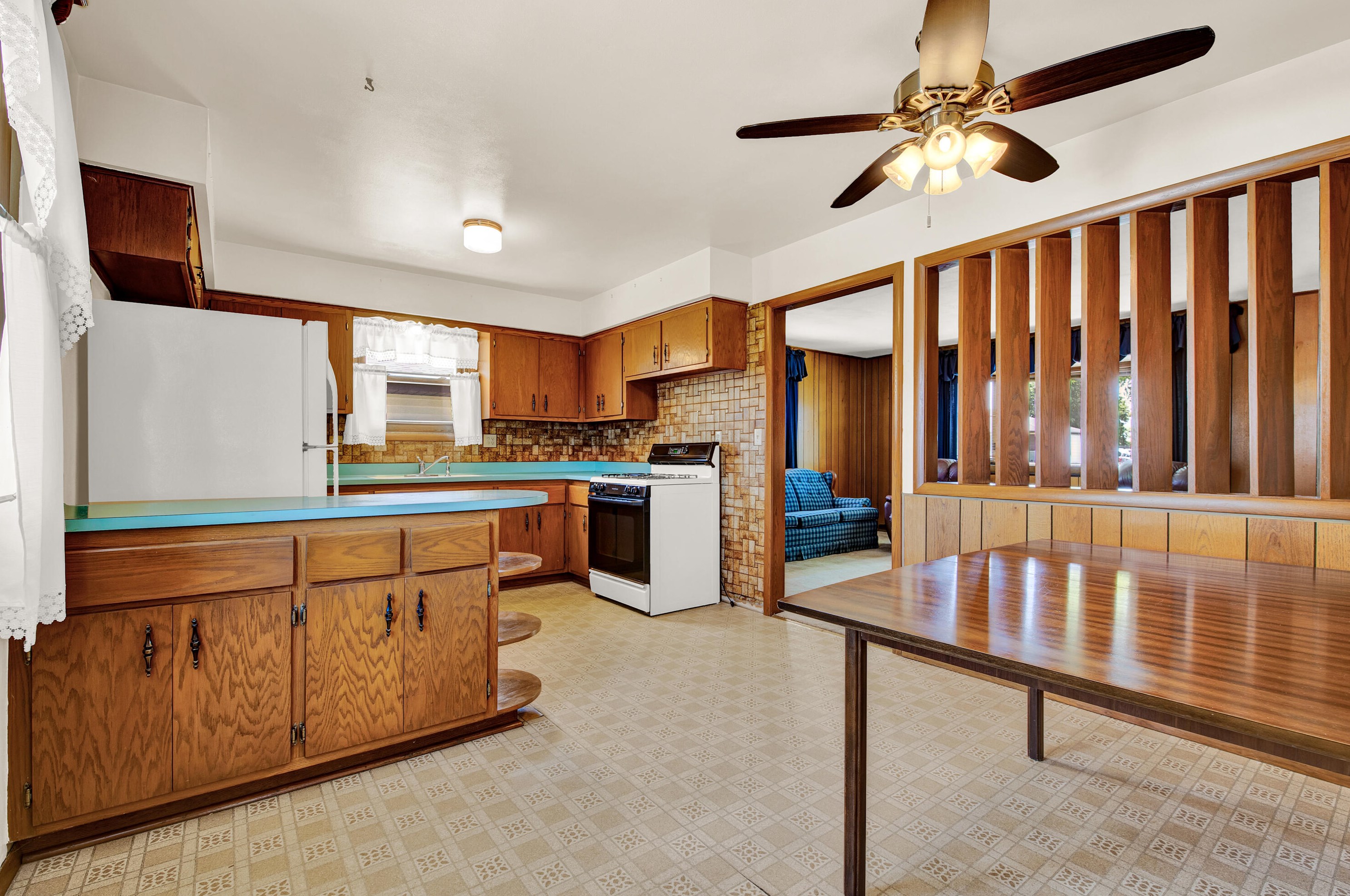 6000 Delaware Ave, Cudahy WI 53110-2810 exterior