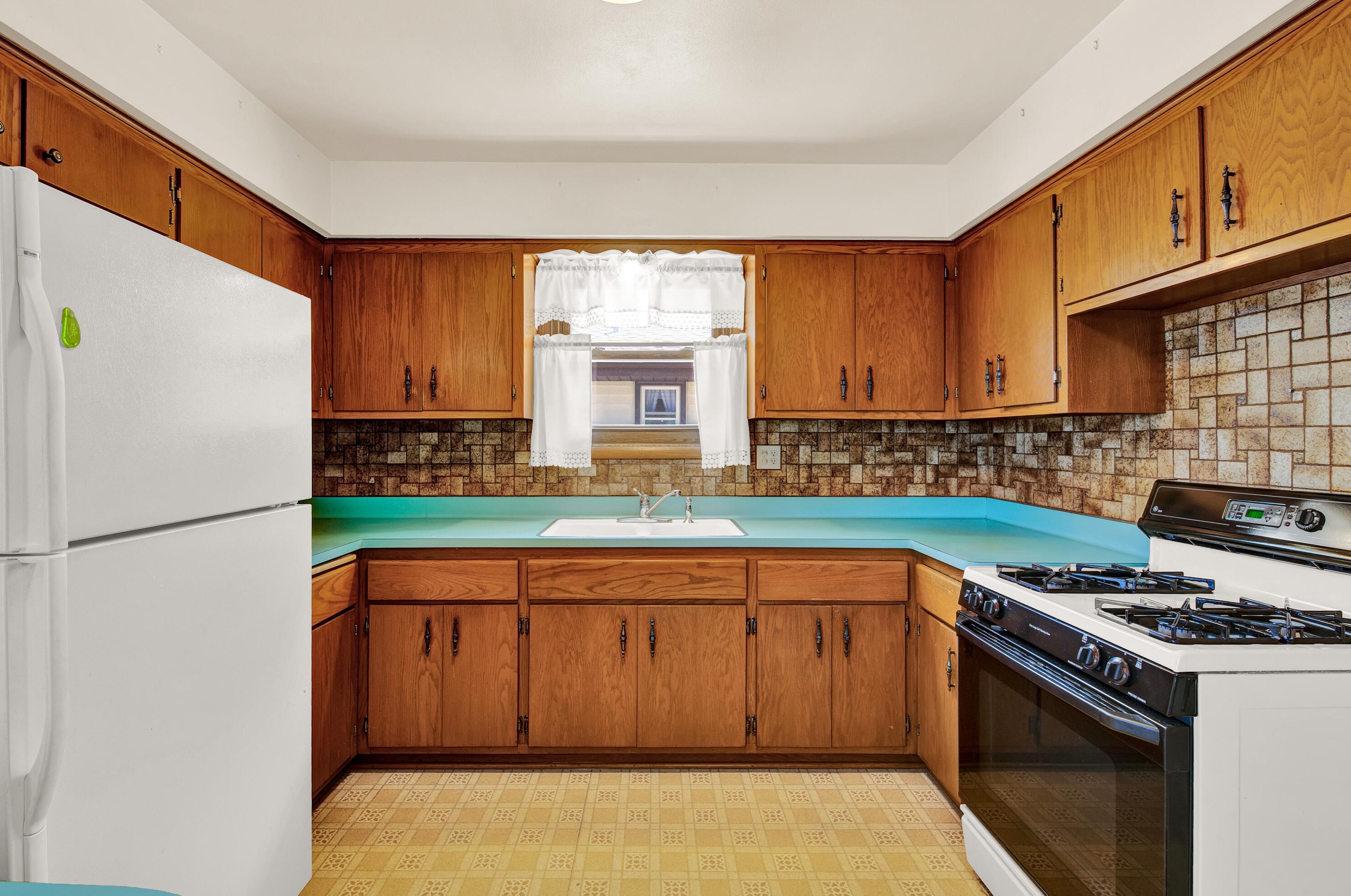 6000 Delaware Ave, Cudahy WI 53110-2810 exterior