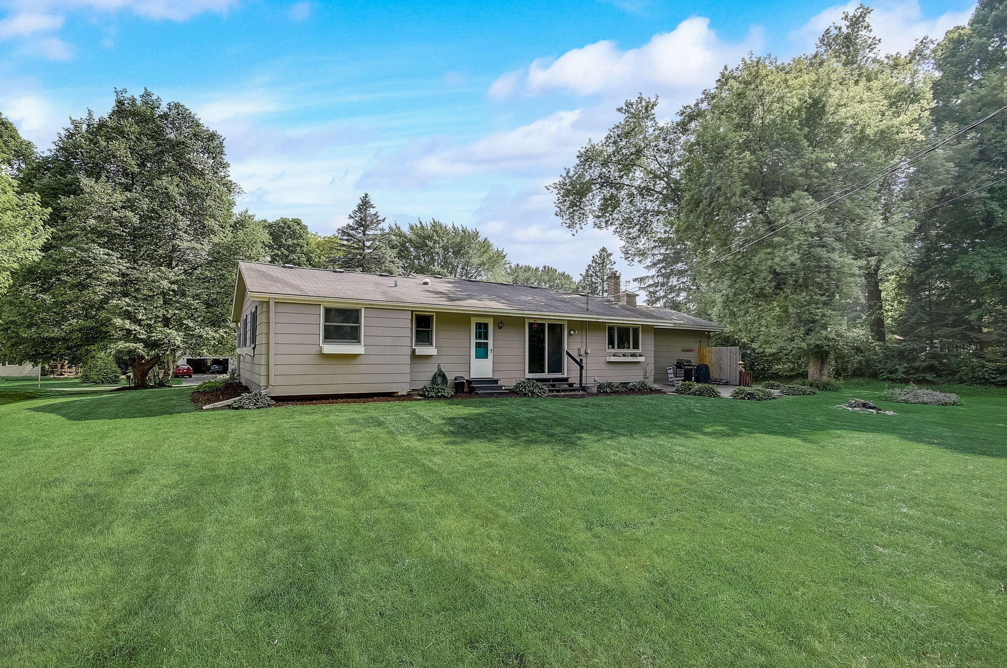 17250 Brooklawn Dr, Brookfield WI  53045-1538 exterior