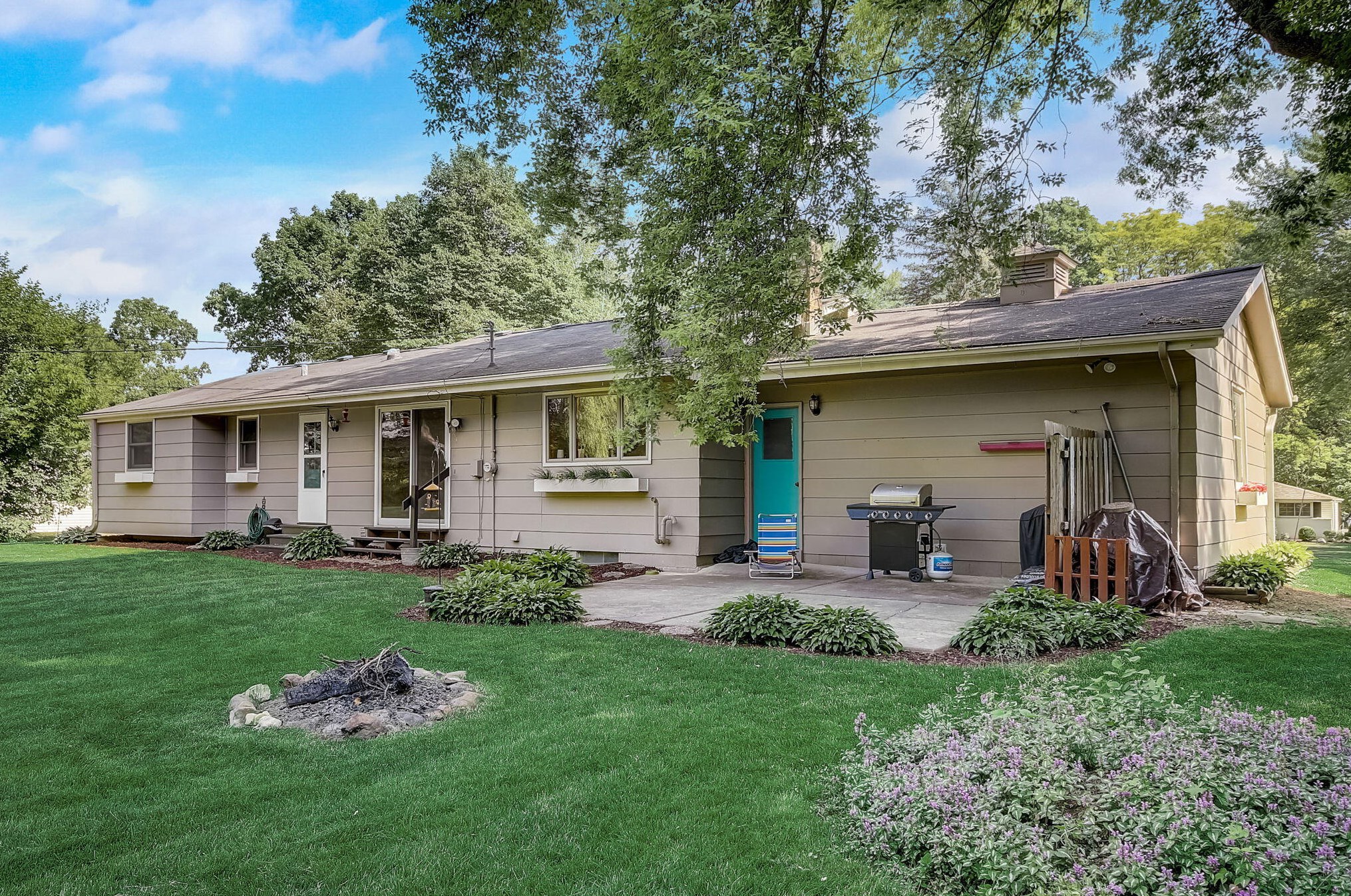 17250 Brooklawn Dr, Brookfield WI  53045-1538 exterior