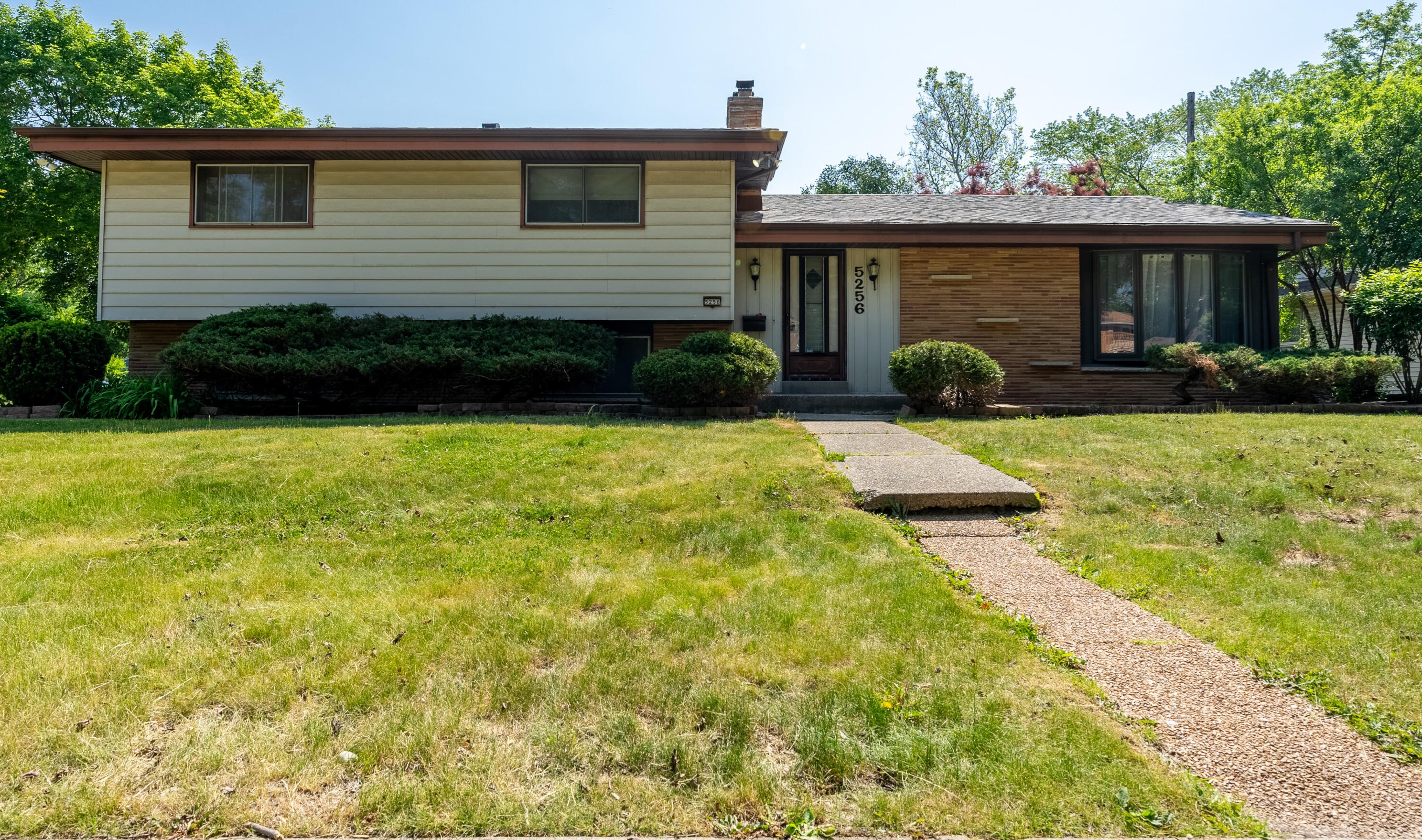 5256 108th Ct, Milwaukee WI  53225-3102 exterior