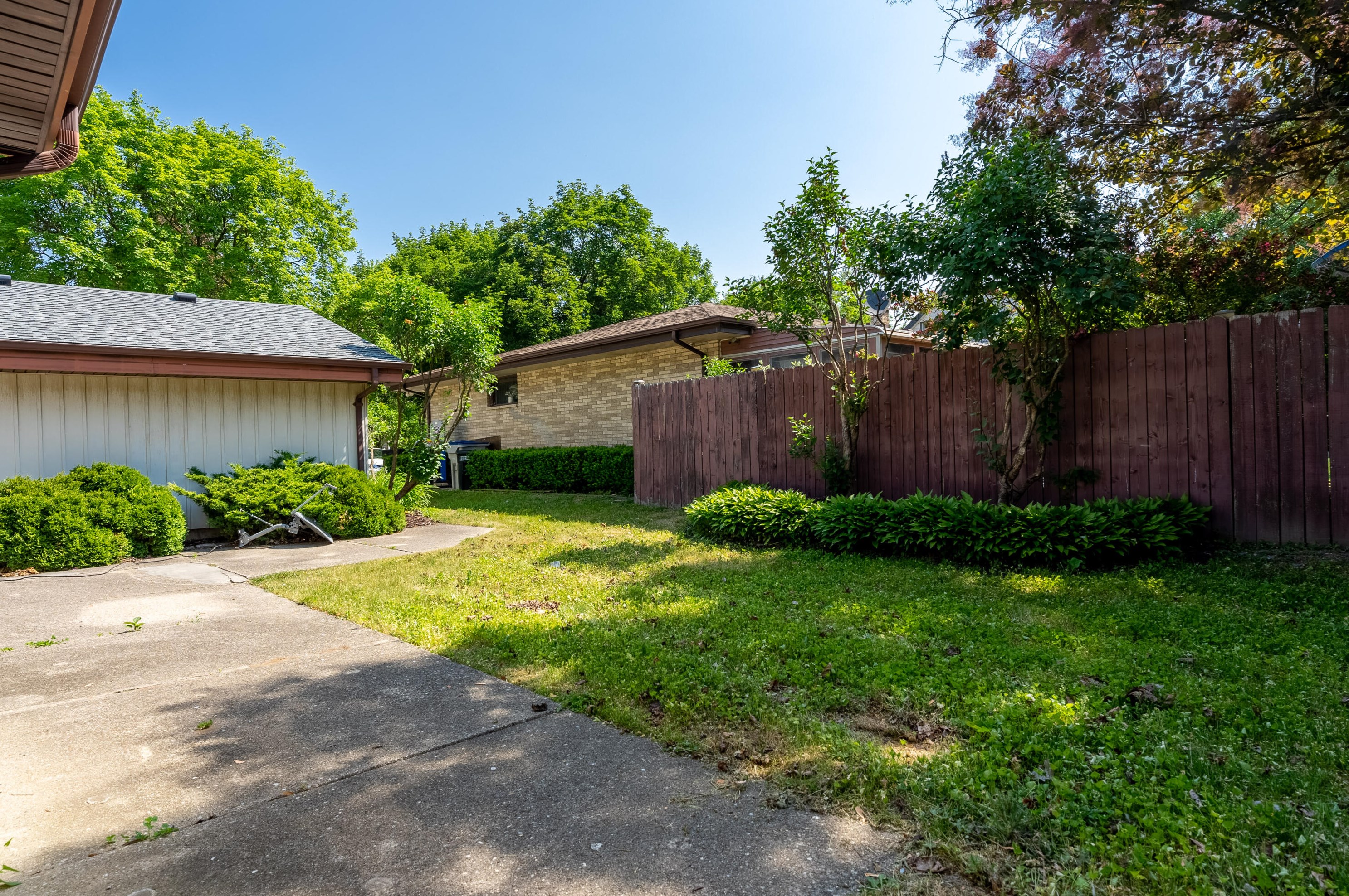 5256 108th Ct, Milwaukee WI  53225-3102 exterior