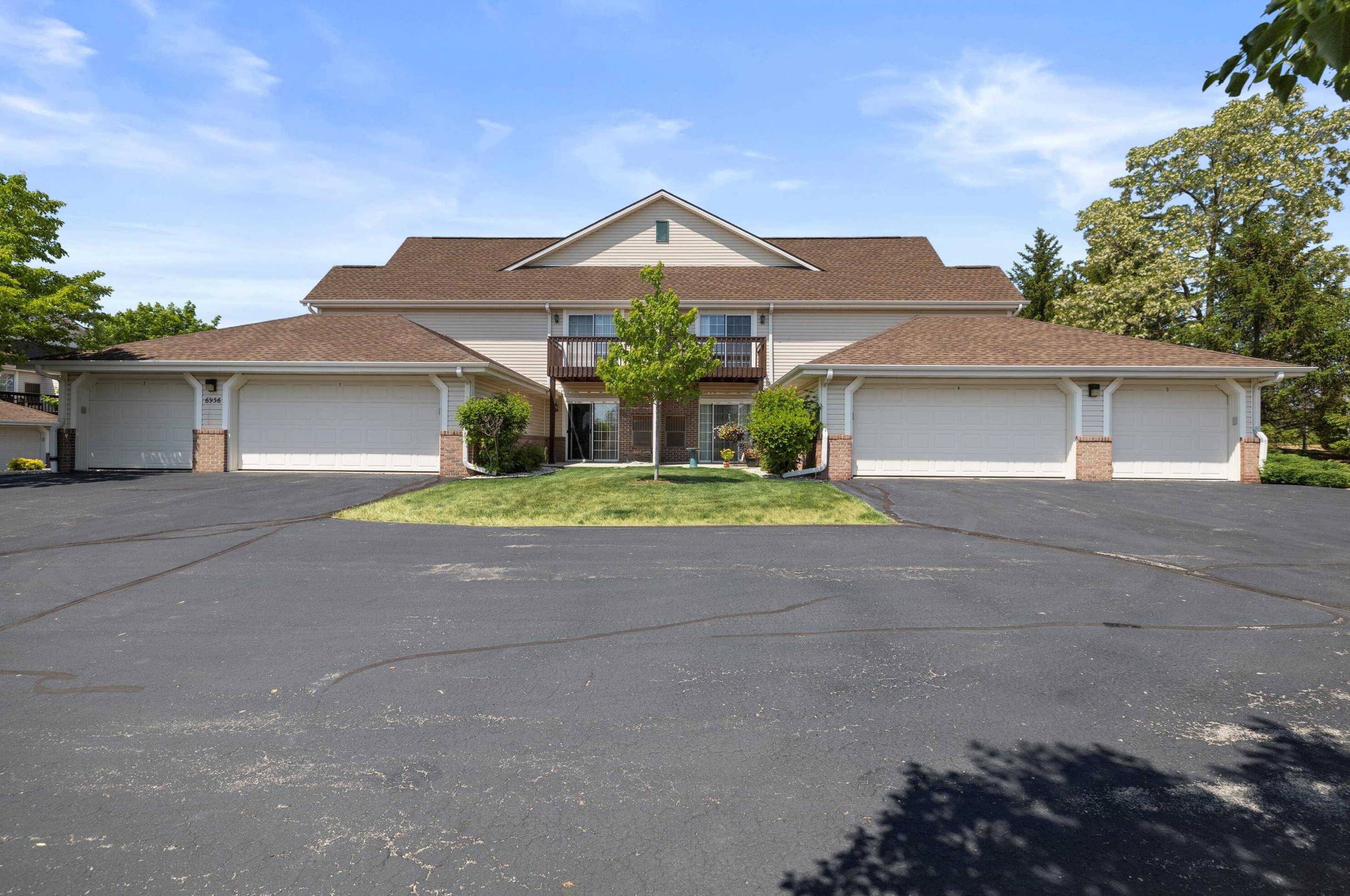 6936 Dale Dr, Racine WI  53402-9413 exterior