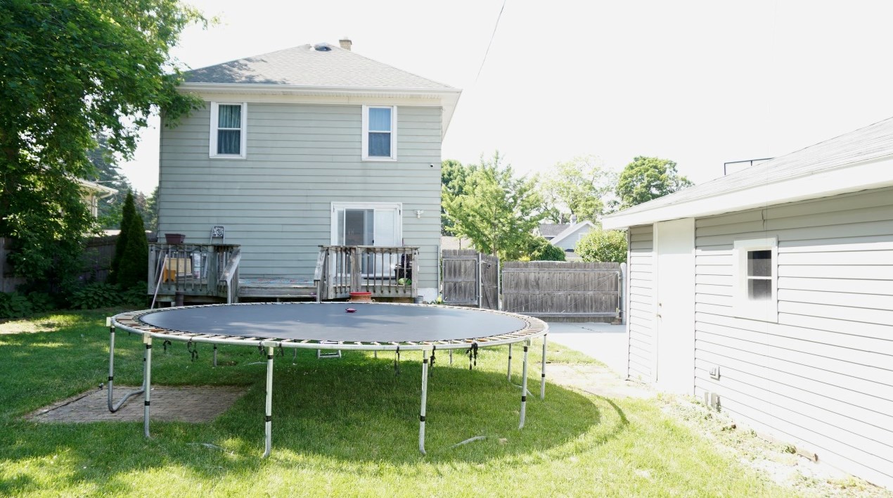 2635 Maple Grove Ave, Racine WI  53404-2222 exterior