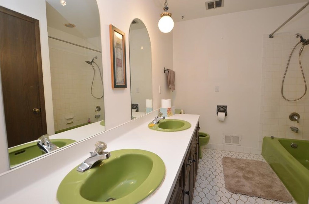 3800 Turnwood Dr, Richfield WI  53076-9633 exterior