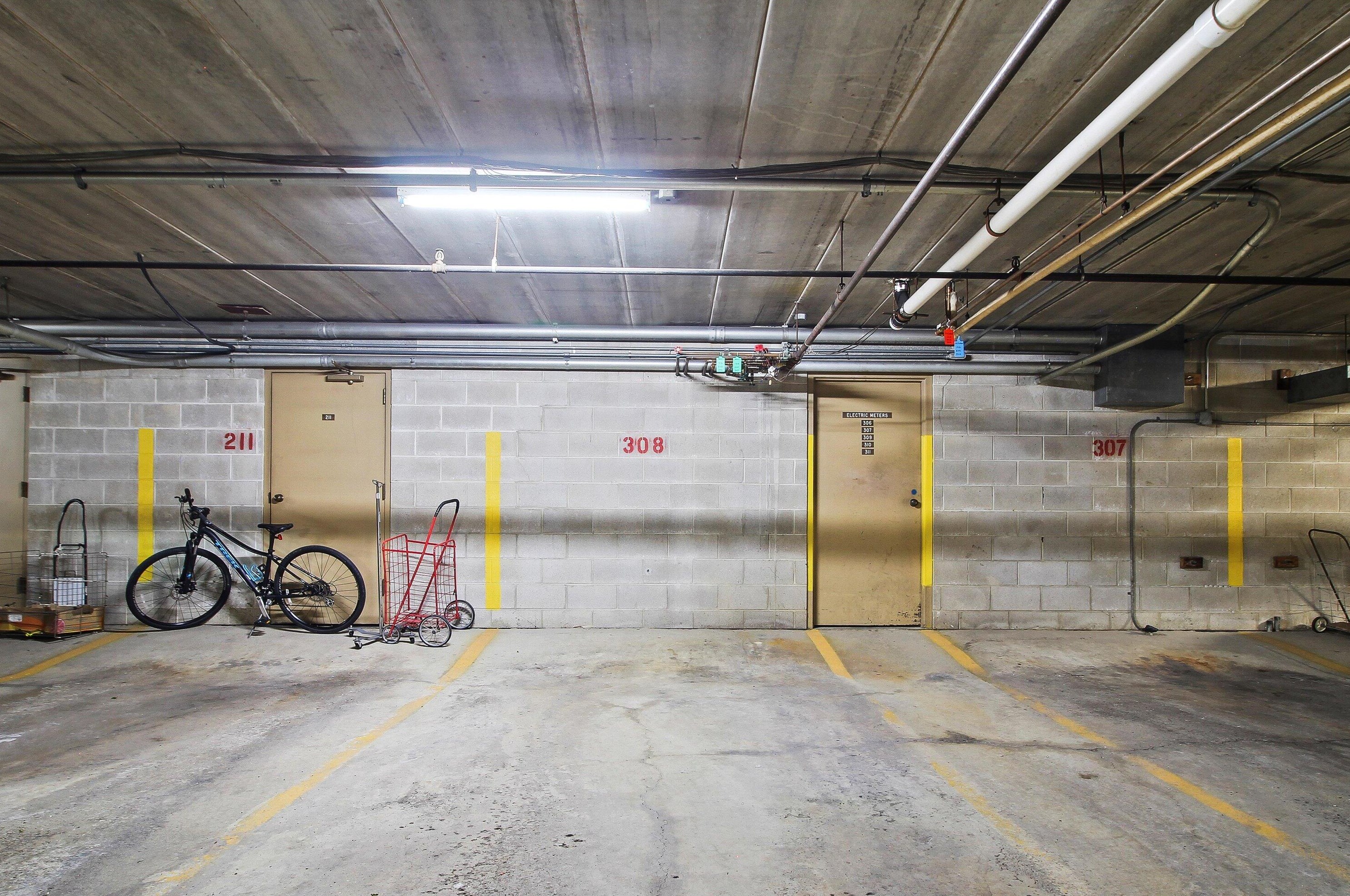 5200 Tuckaway Blvd, Milwaukee WI 53221-3160 exterior