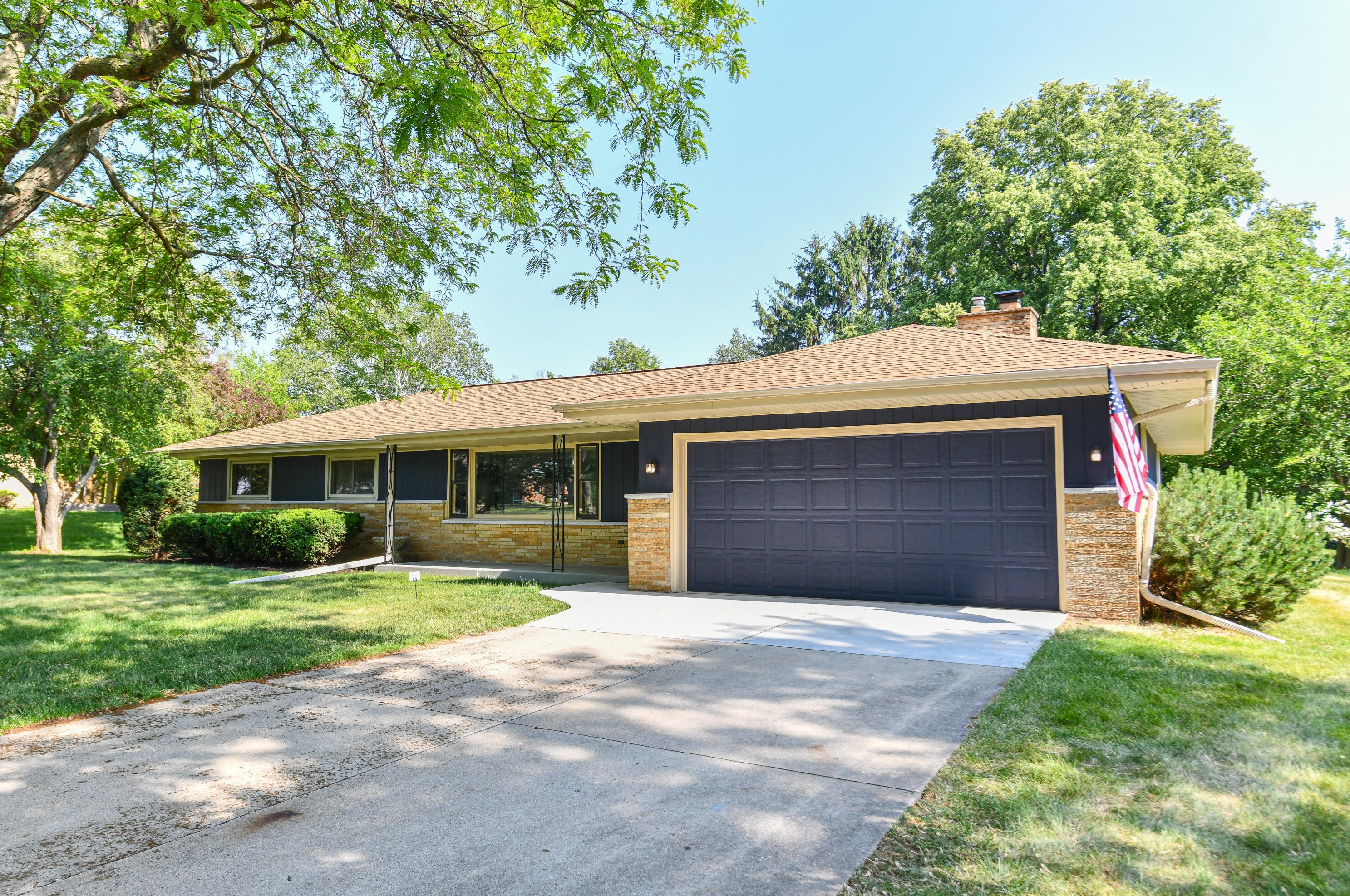 14140 Regis St, Brookfield WI  53005-1657 exterior