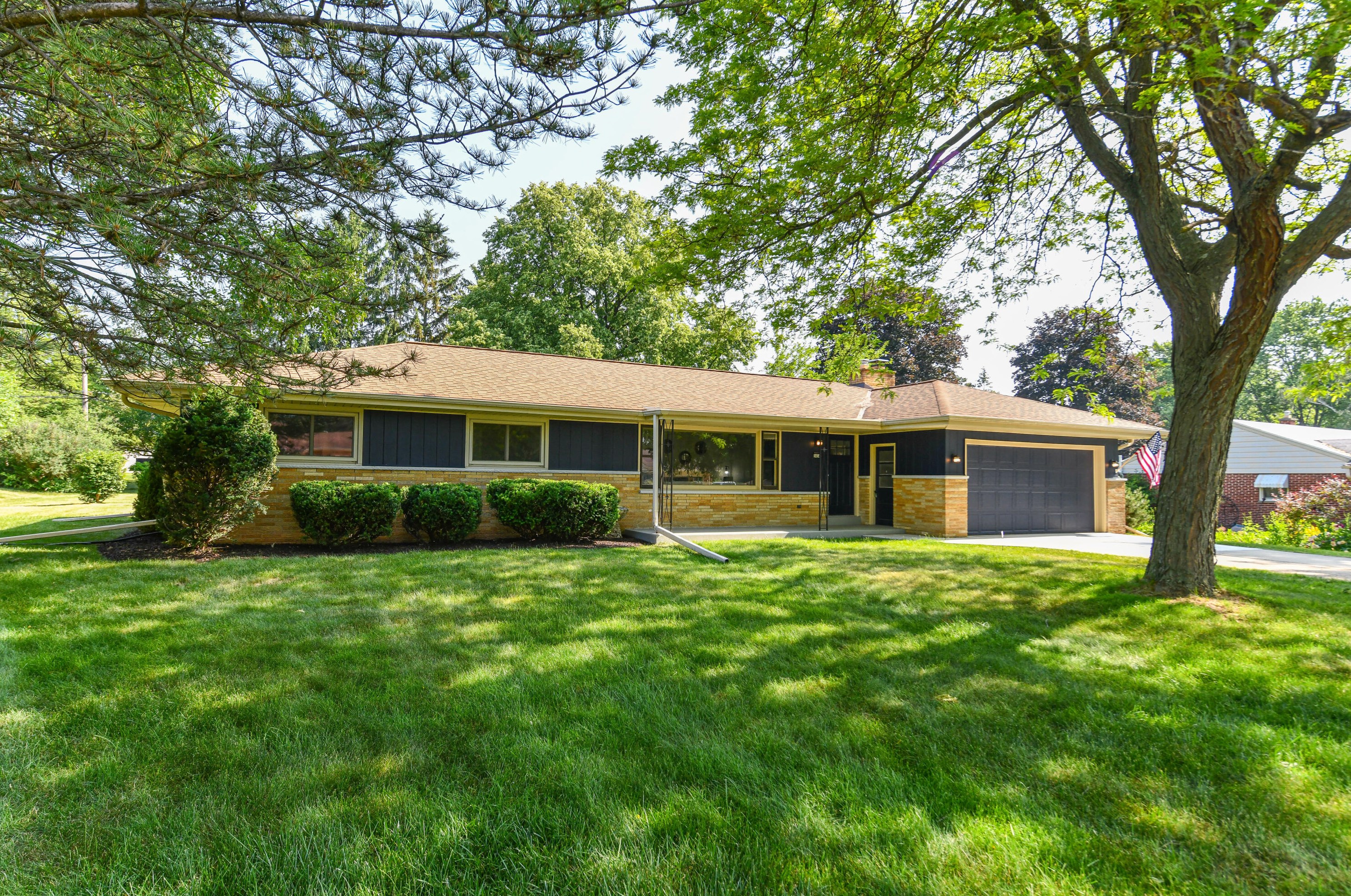 14140 Regis St, Brookfield WI  53005-1657 exterior