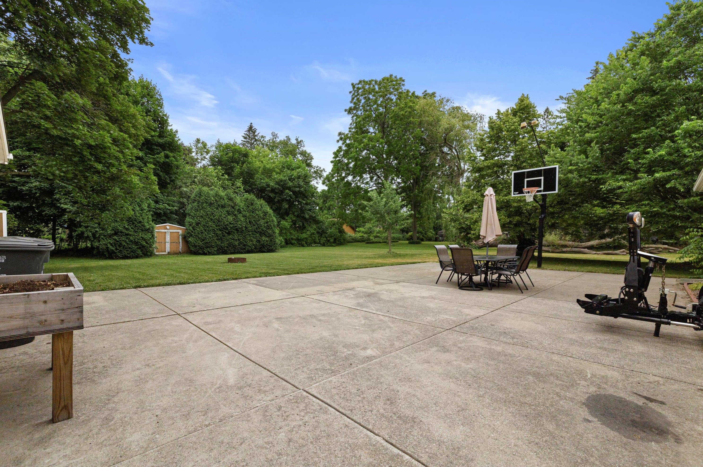 11641 Rawson Ave, Hales Corners WI  53132-1650 exterior