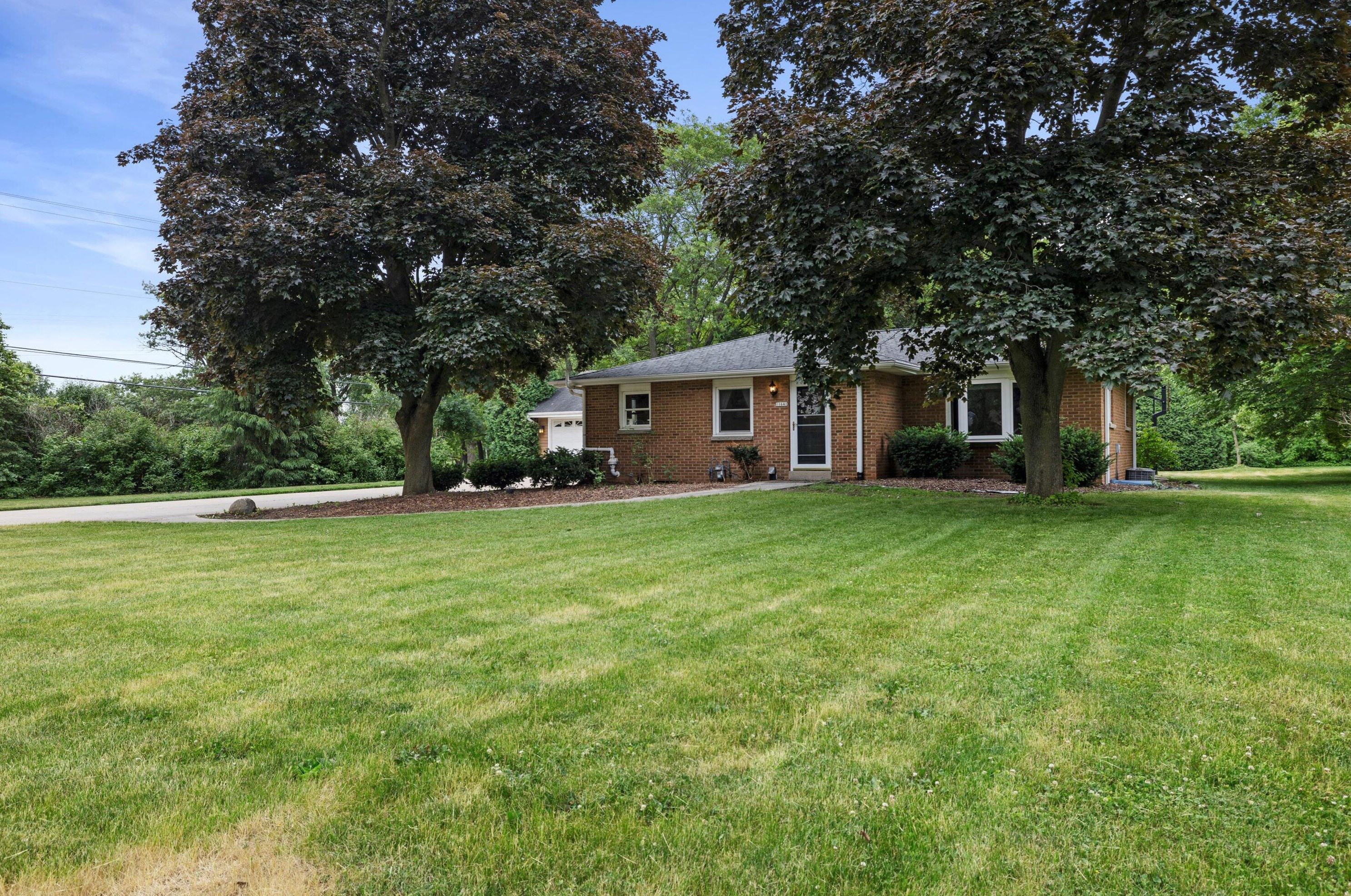 11641 Rawson Ave, Hales Corners WI  53132-1650 exterior