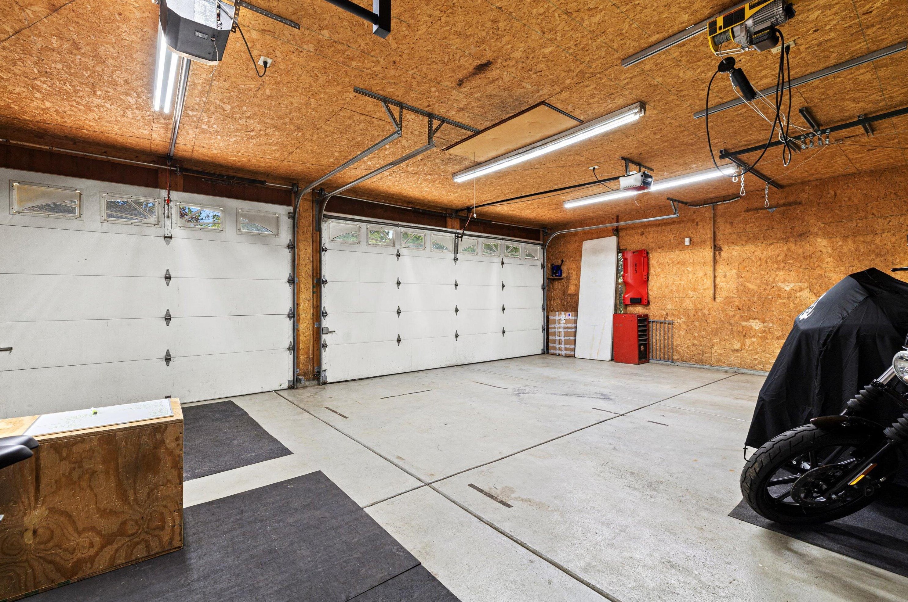 11641 Rawson Ave, Hales Corners WI  53132-1650 exterior