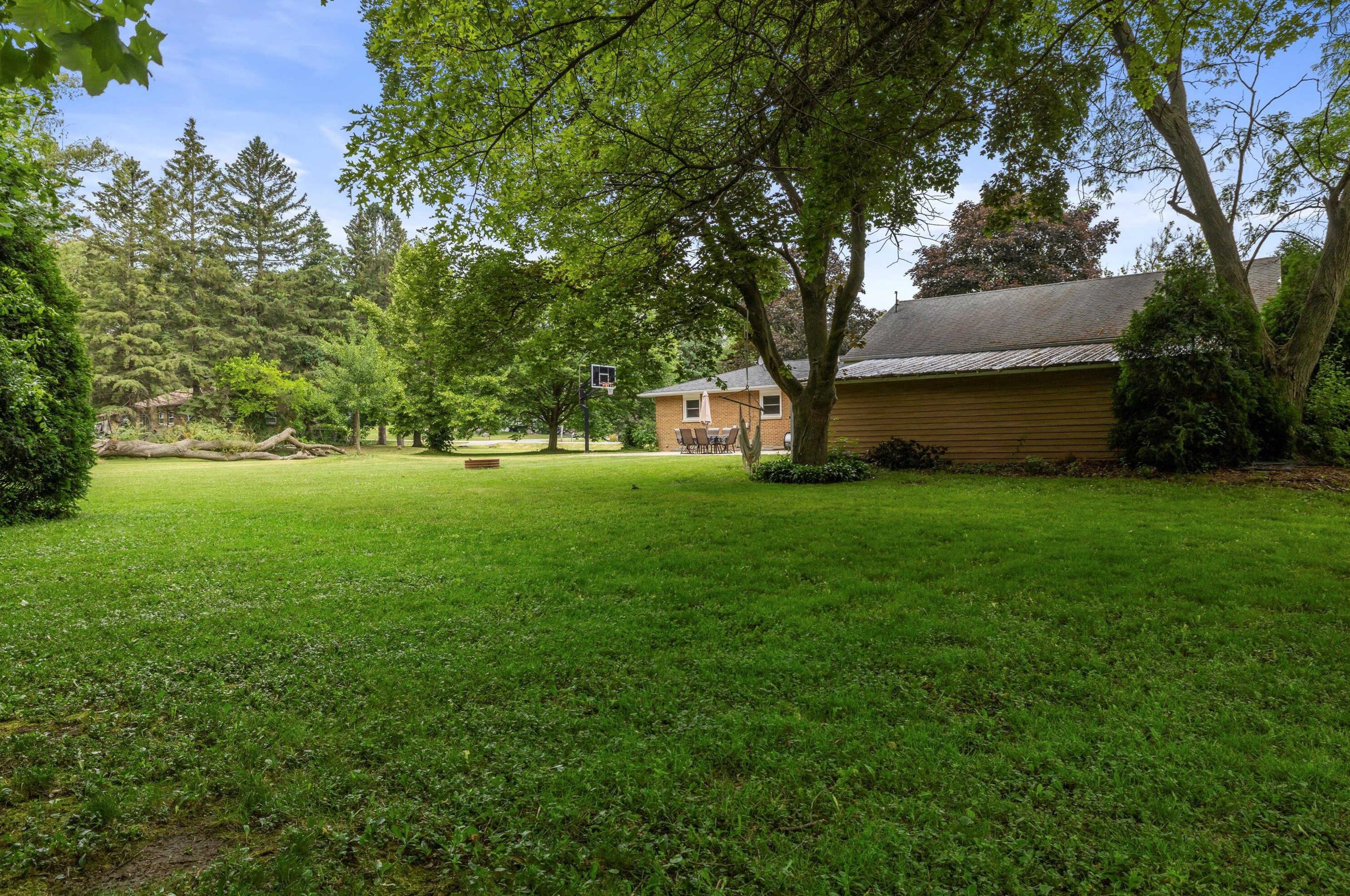 11641 Rawson Ave, Hales Corners WI  53132-1650 exterior