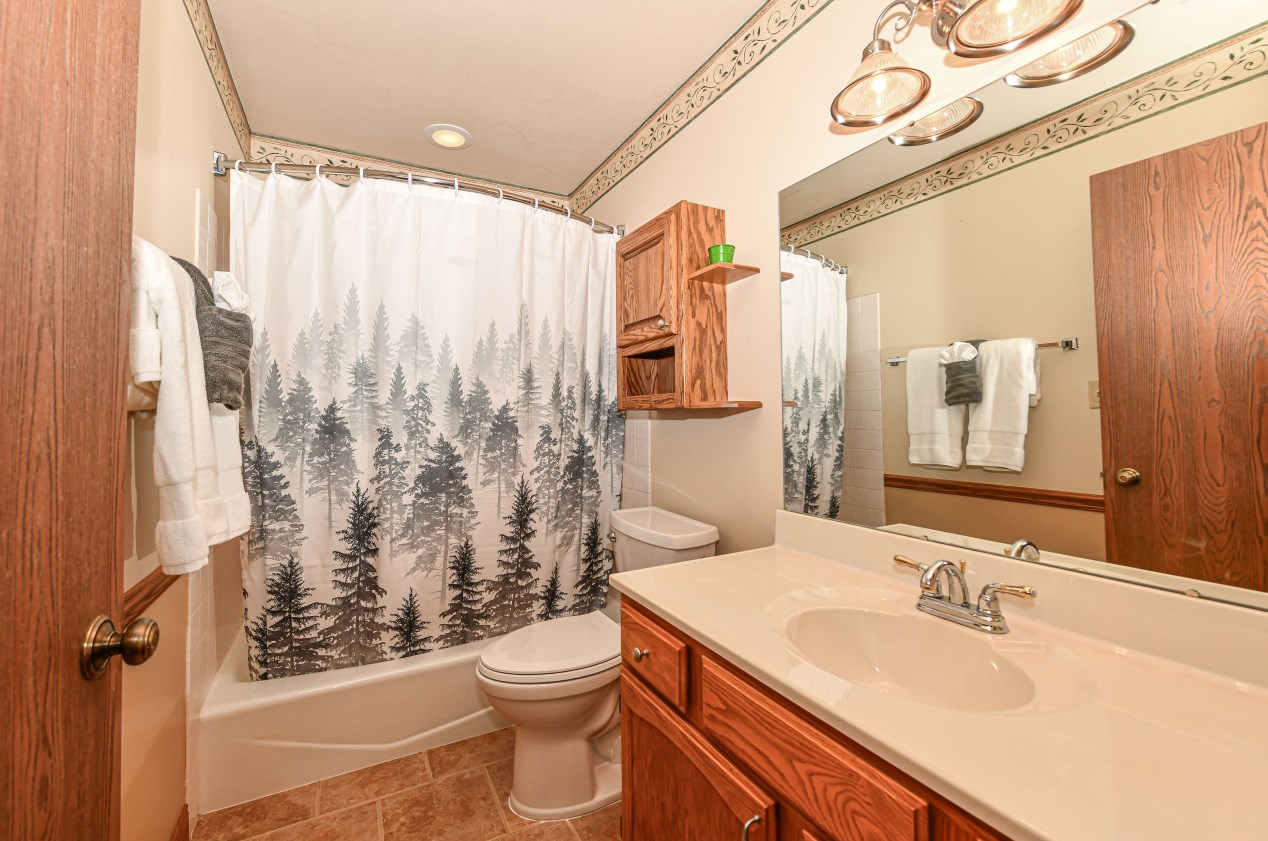 4256 Ridgewood Ln, Milwaukee WI  53221-1094 exterior