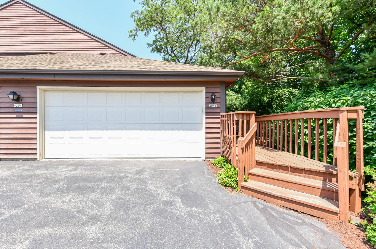 4256 Ridgewood Ln, Milwaukee WI  53221-1094 exterior