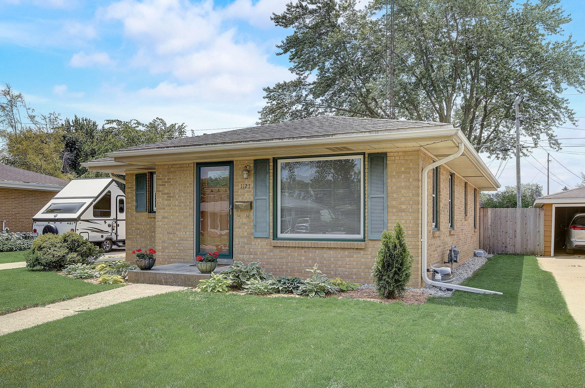 1127 Sheraton Dr, Racine WI  53402-3340 exterior