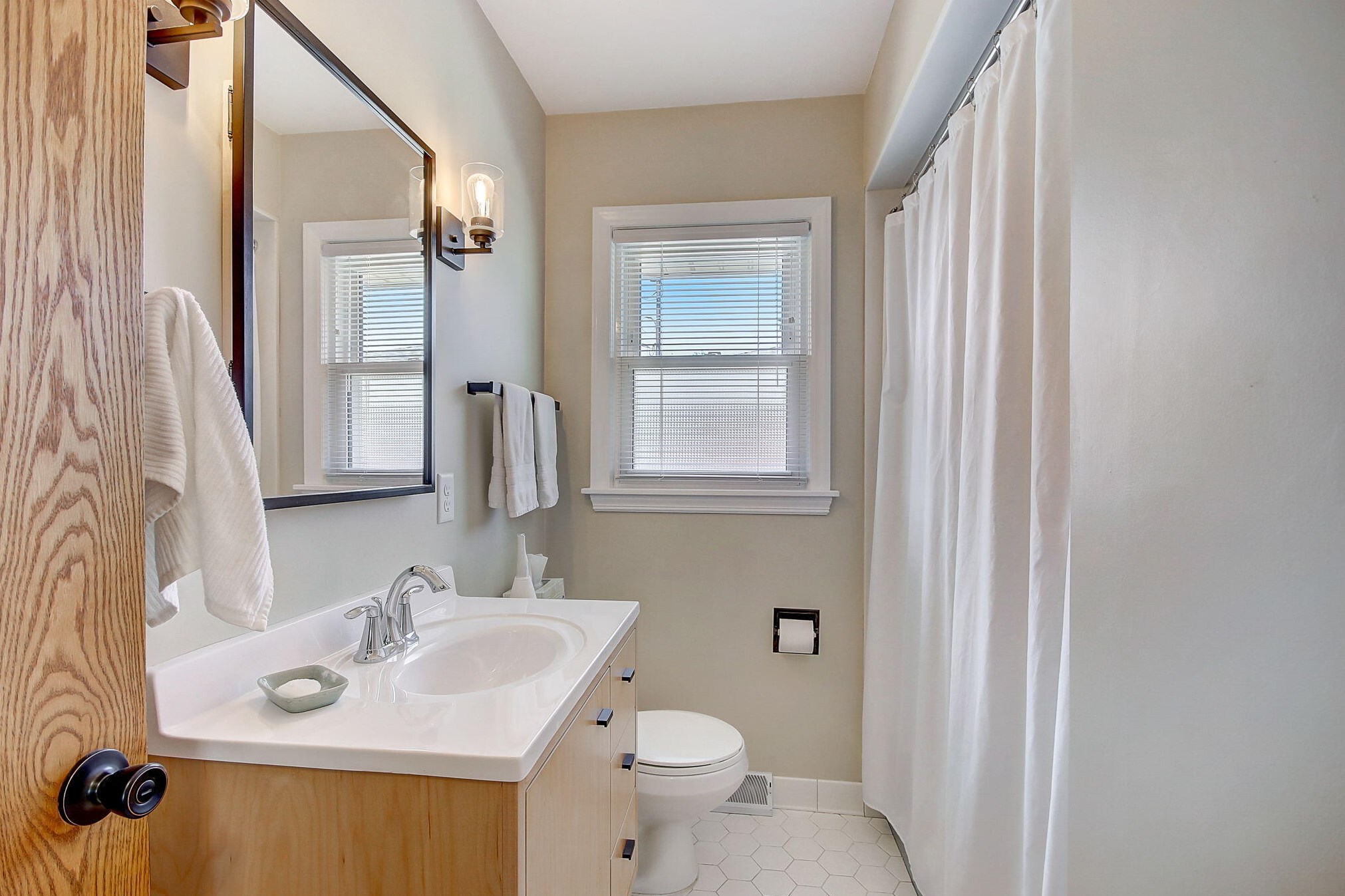 1127 Sheraton Dr, Racine WI  53402-3340 exterior