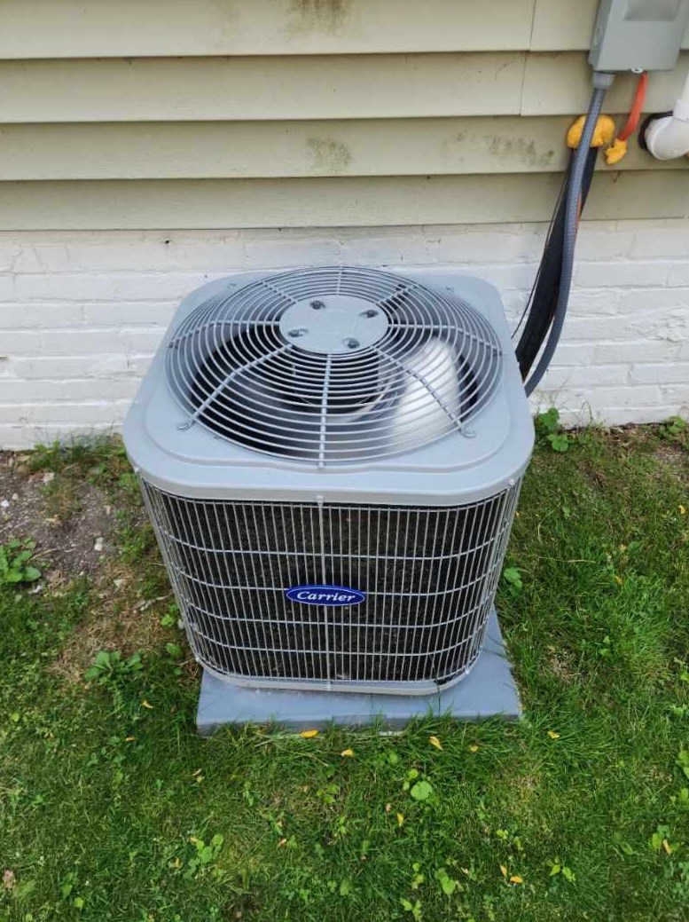 1713 Howe St, Racine WI 53403-2609 exterior