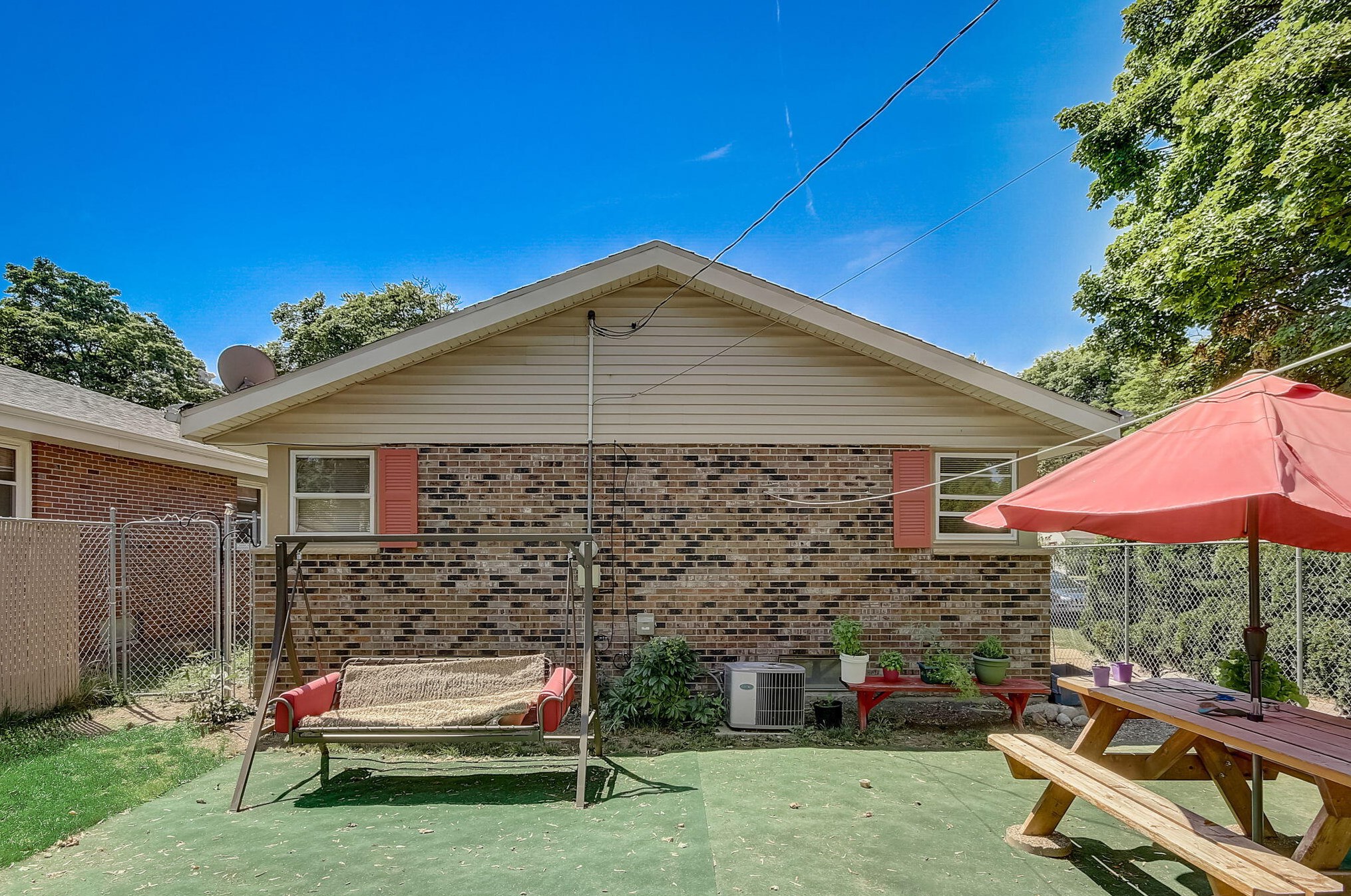 4076 83, Milwaukee WI 53222-1804 exterior