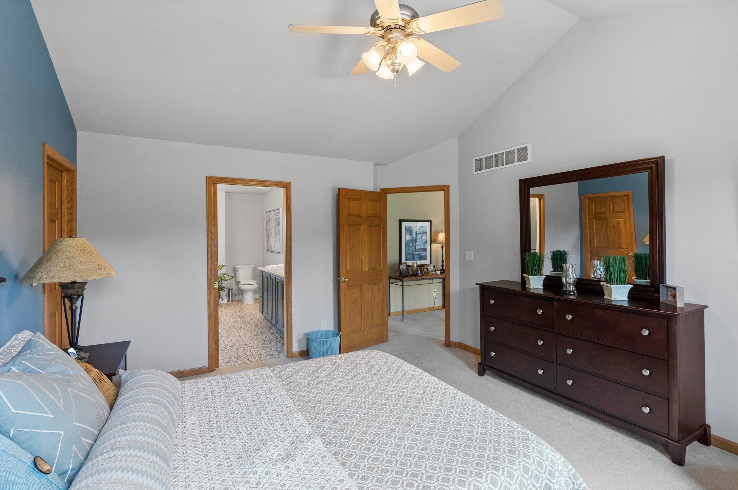 108 Long Mdw Dr, Chenequa WI 53029-2904 exterior