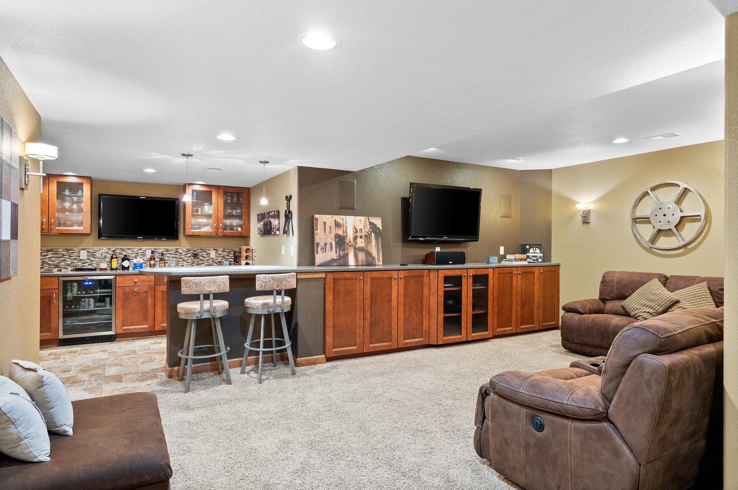 108 Long Mdw Dr, Chenequa WI 53029-2904 exterior