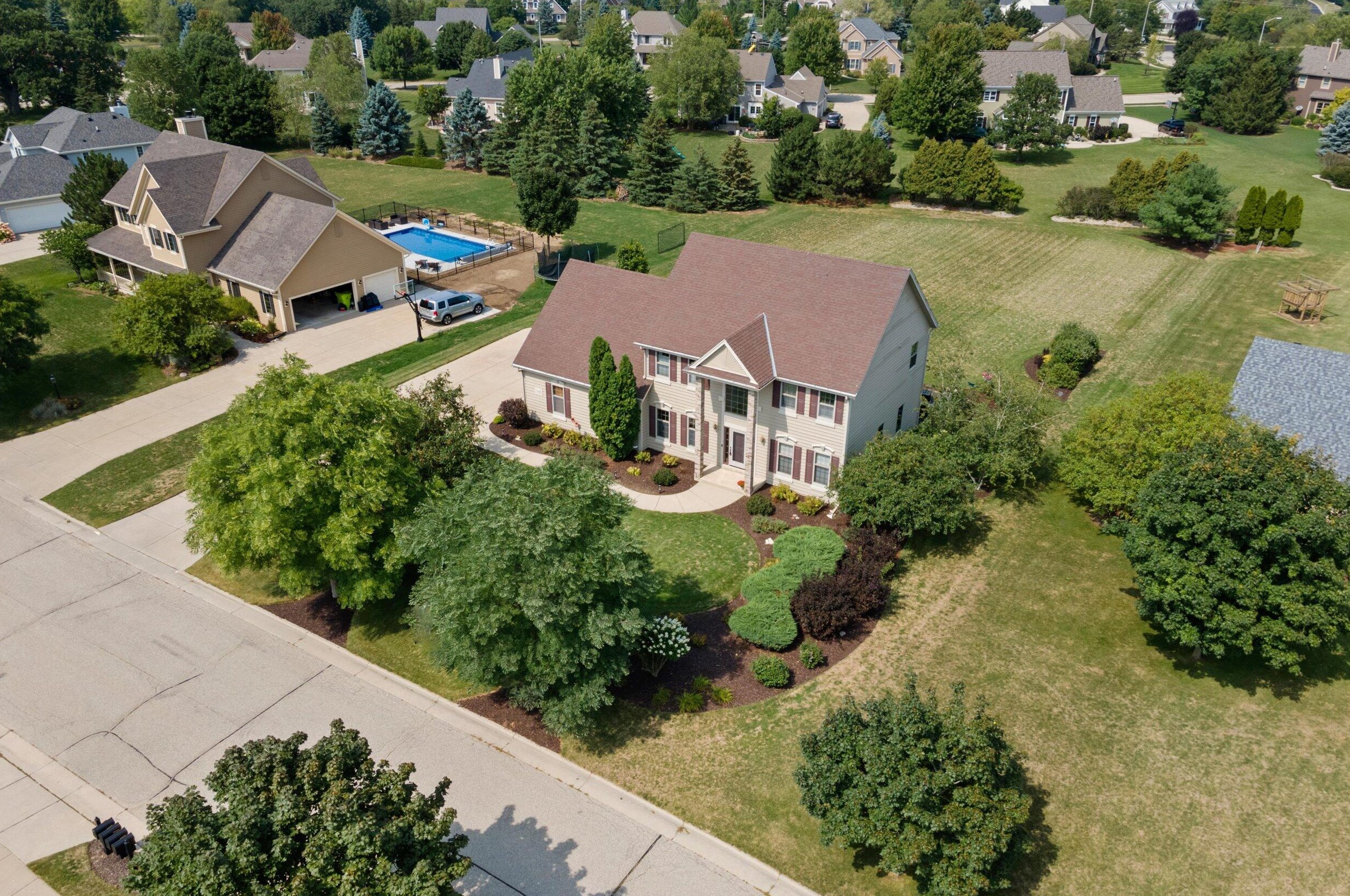 108 Long Mdw Dr, Chenequa WI 53029-2904 exterior