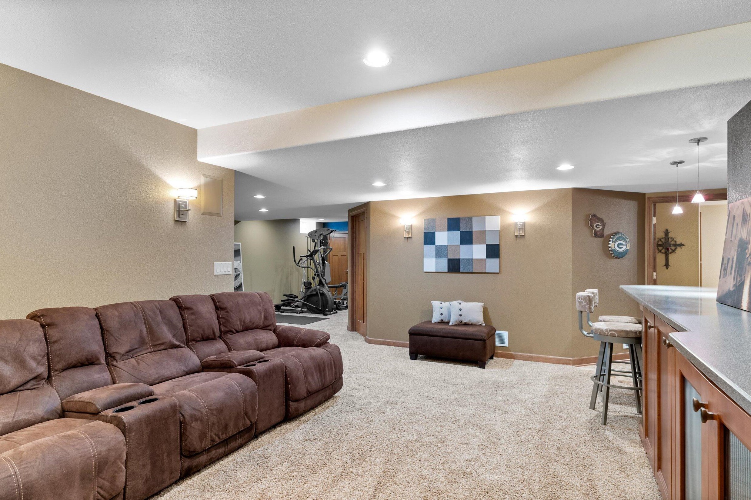 108 Long Mdw Dr, Chenequa WI 53029-2904 exterior