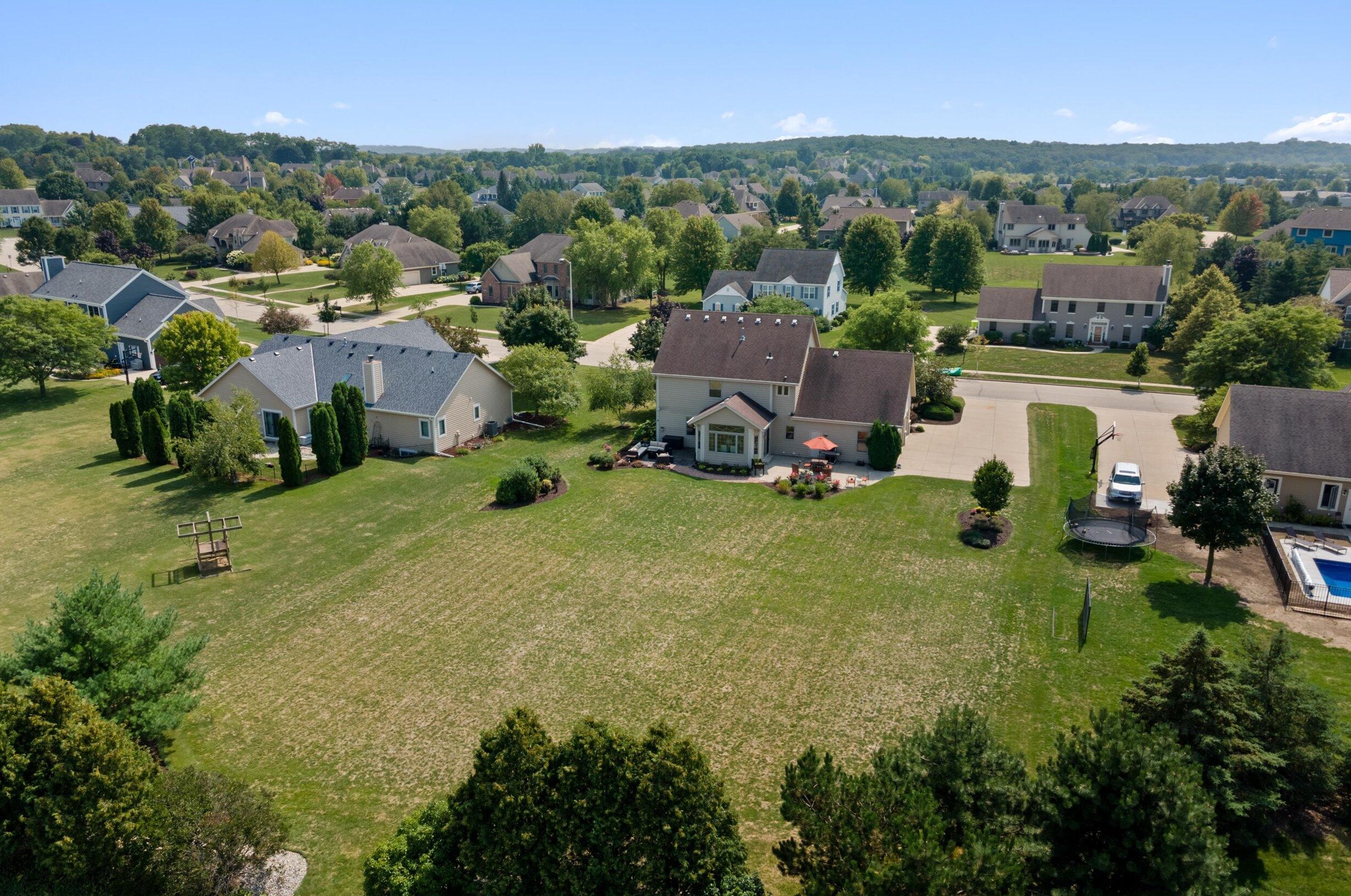 108 Long Mdw Dr, Chenequa WI 53029-2904 exterior