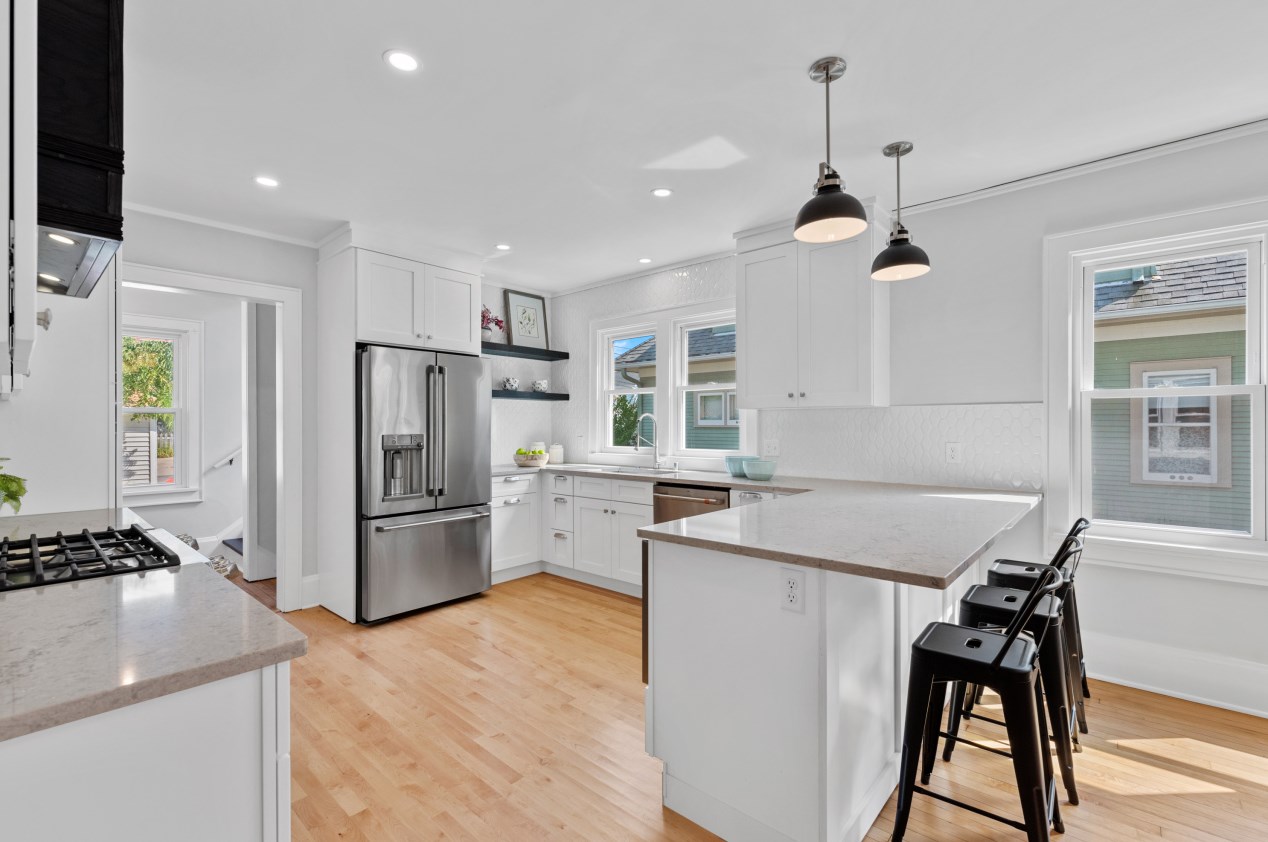 4532 Newhall St, Milwaukee WI 53211-1527 exterior