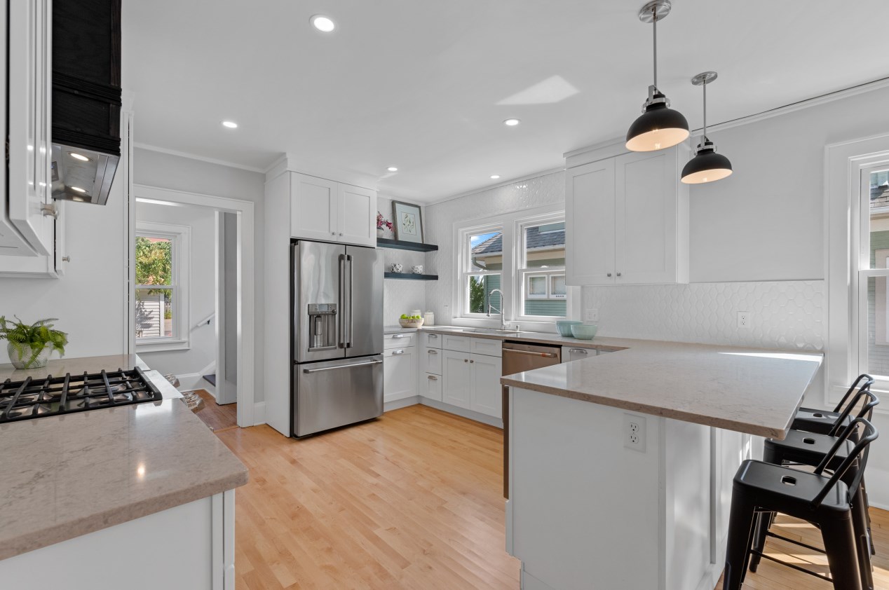 4532 Newhall St, Milwaukee WI 53211-1527 exterior