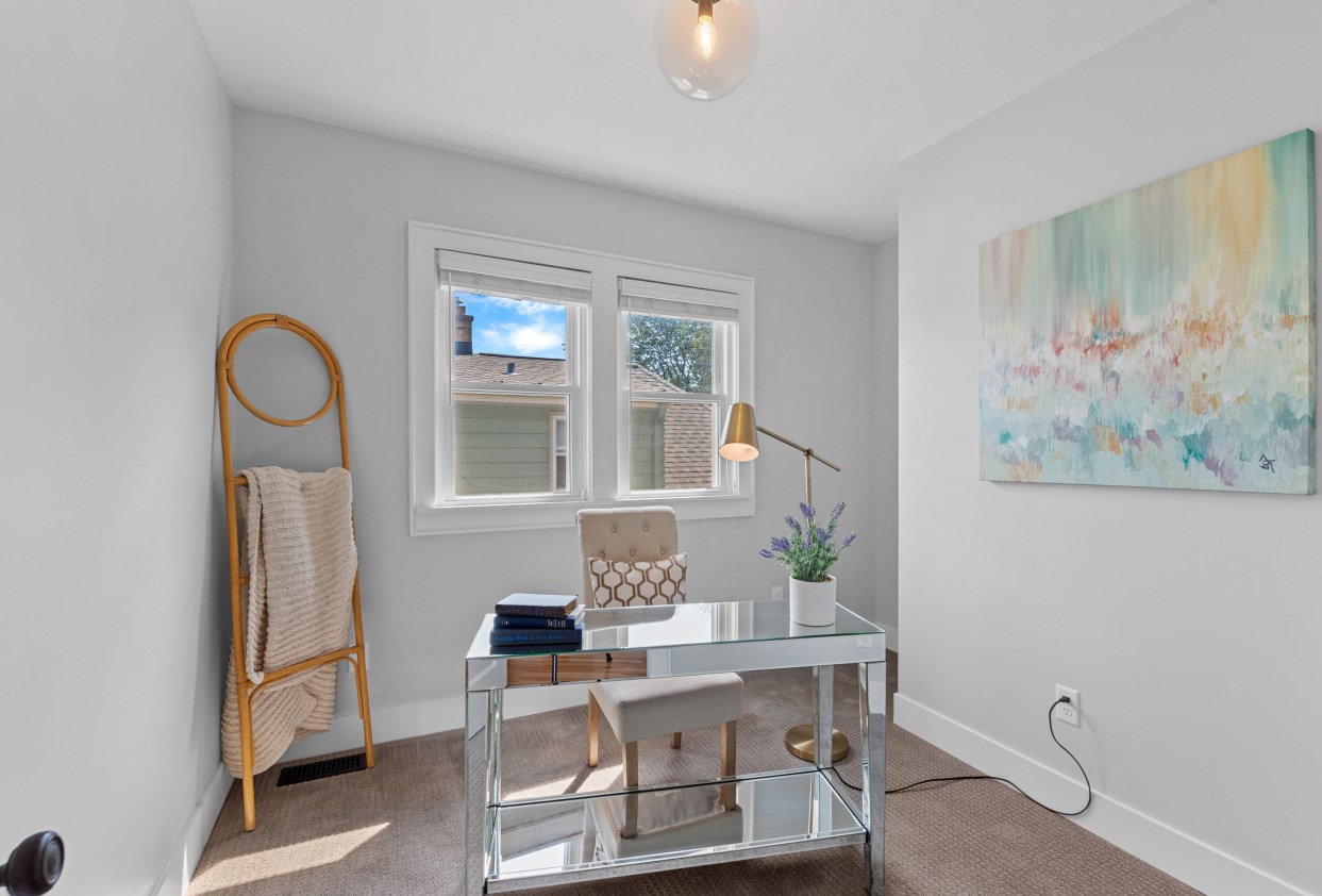 4532 Newhall St, Milwaukee WI 53211-1527 exterior