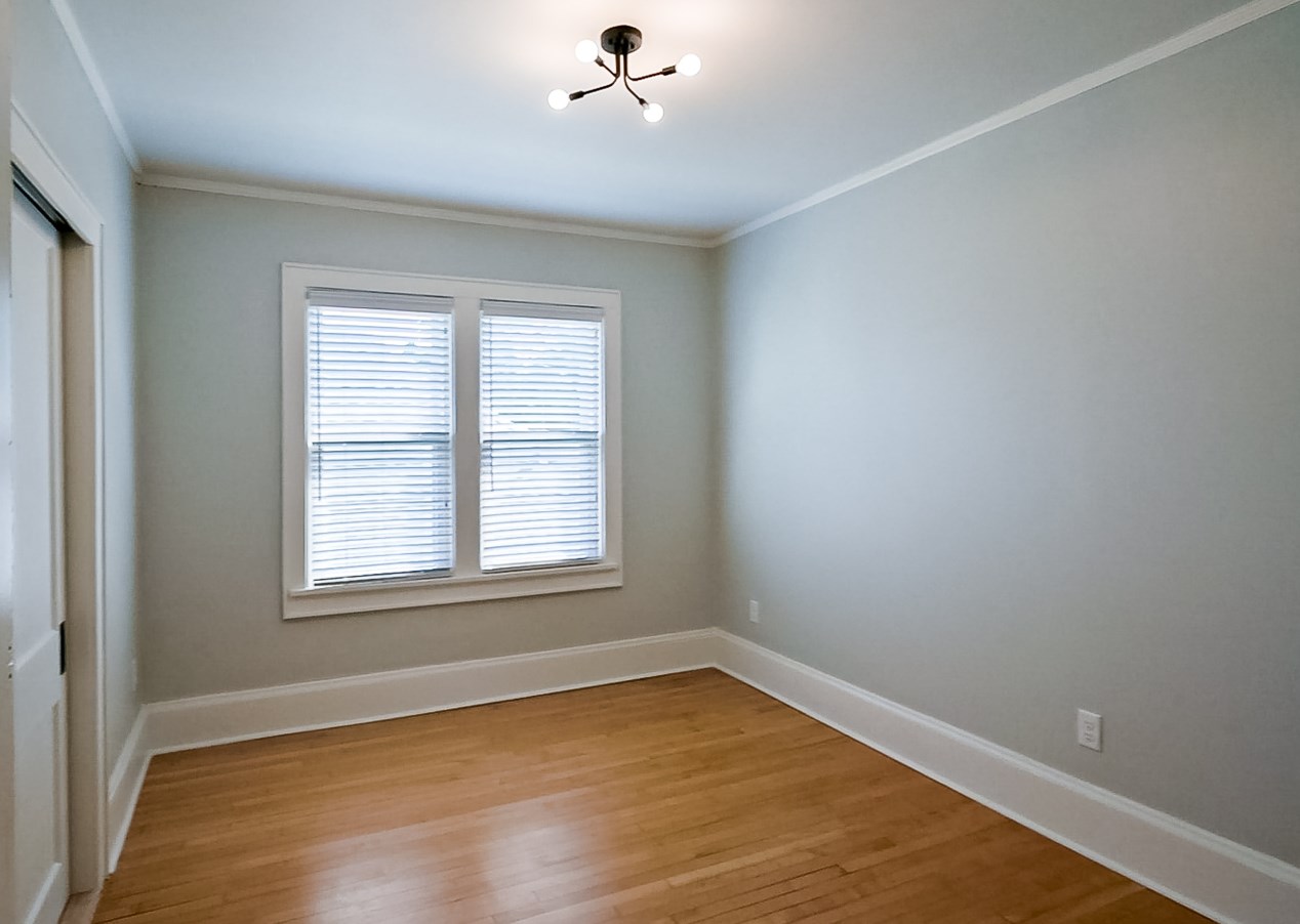 4532 Newhall St, Milwaukee WI 53211-1527 exterior