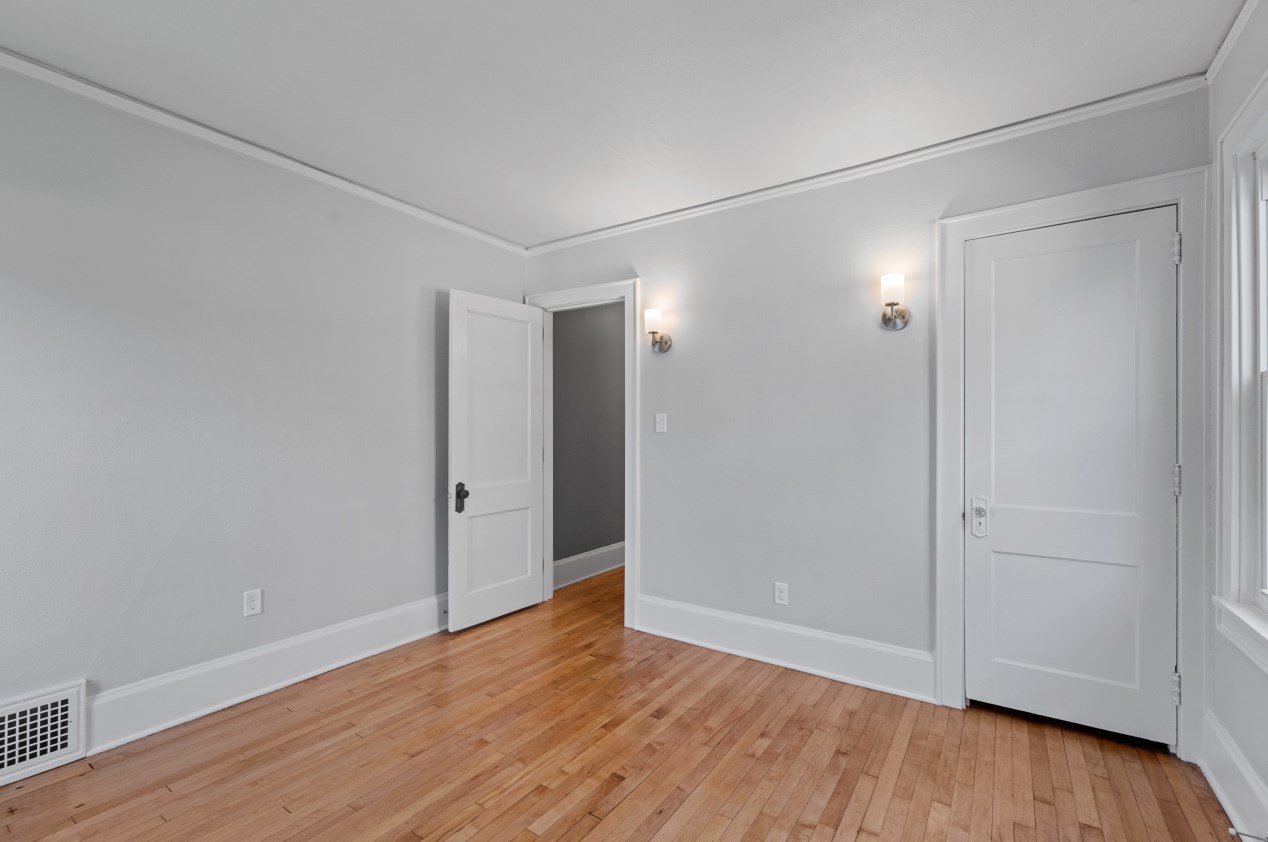 4532 Newhall St, Milwaukee WI 53211-1527 exterior