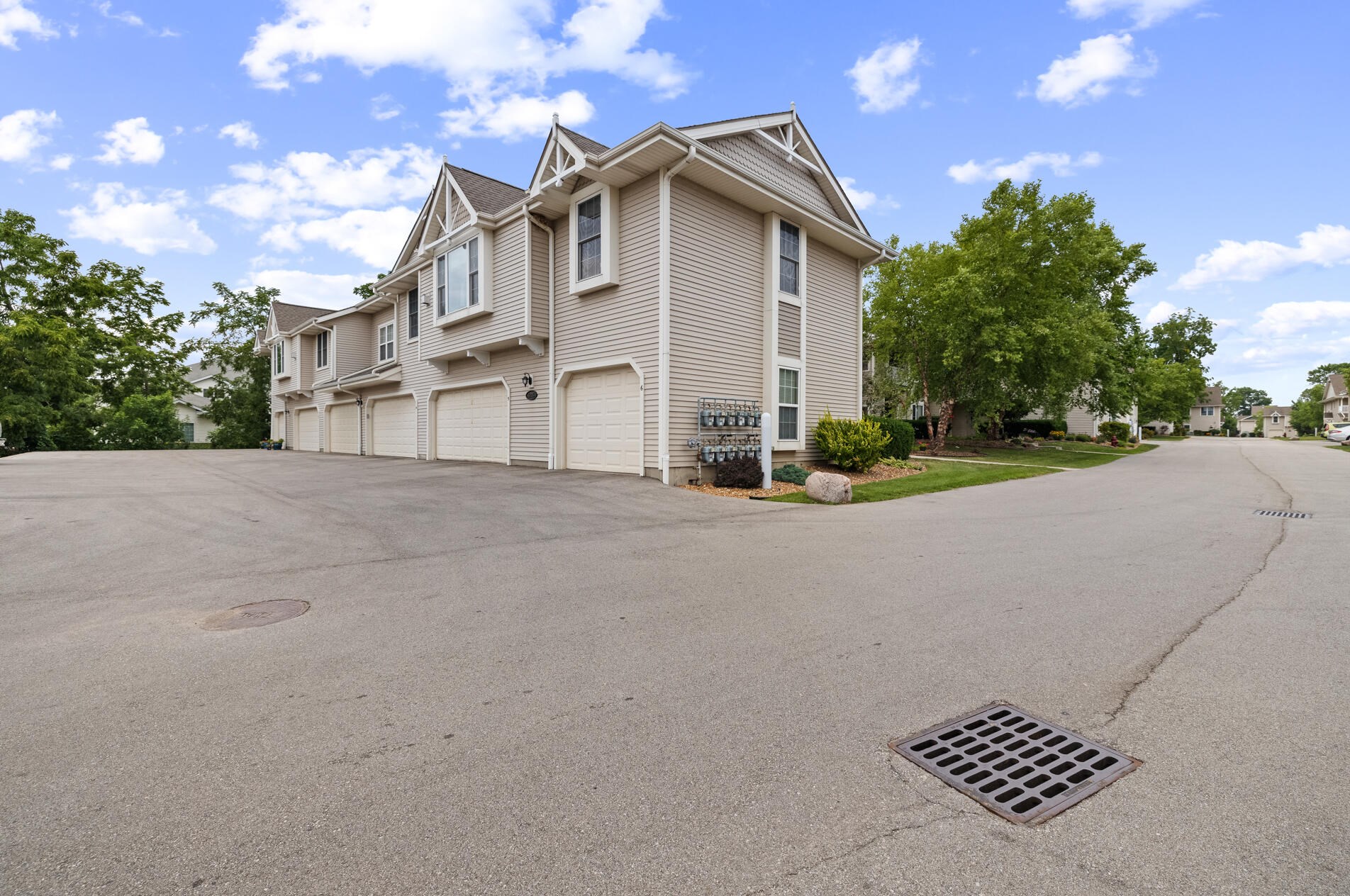 6235 Walnut Ln, Cudahy WI  53110-3454 exterior