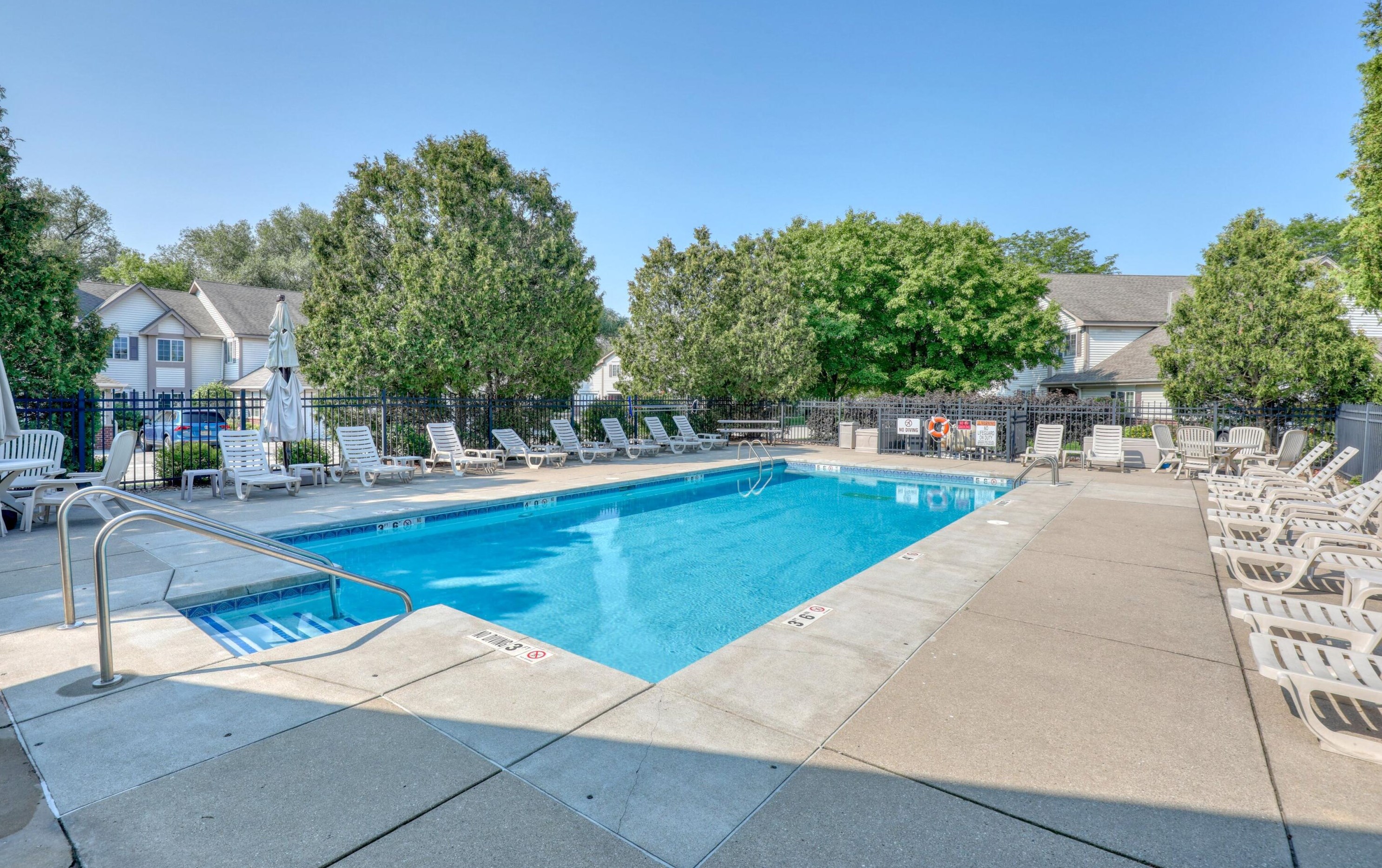 664 Pewaukee Rd, Pewaukee WI  53072-6560 exterior