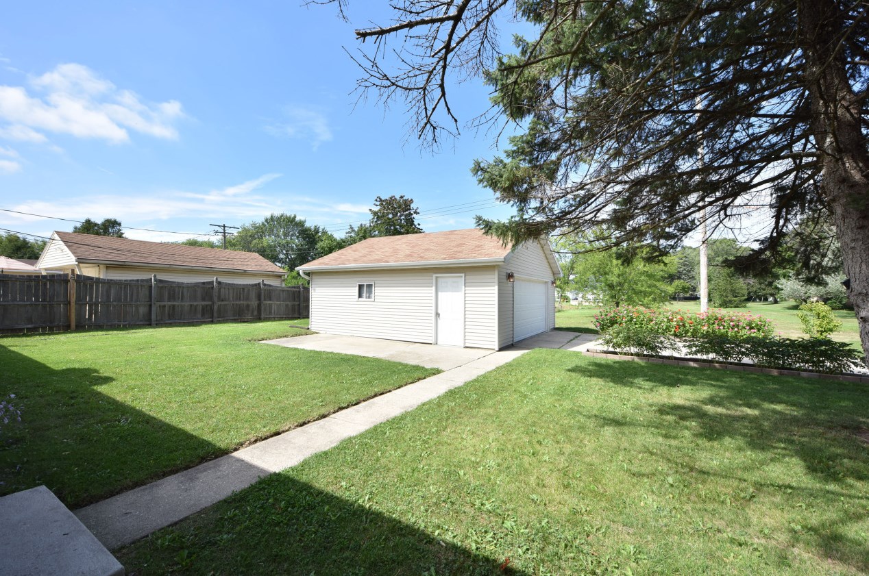 6520 Bottsford Ave, Milwaukee WI 53220-3446 exterior