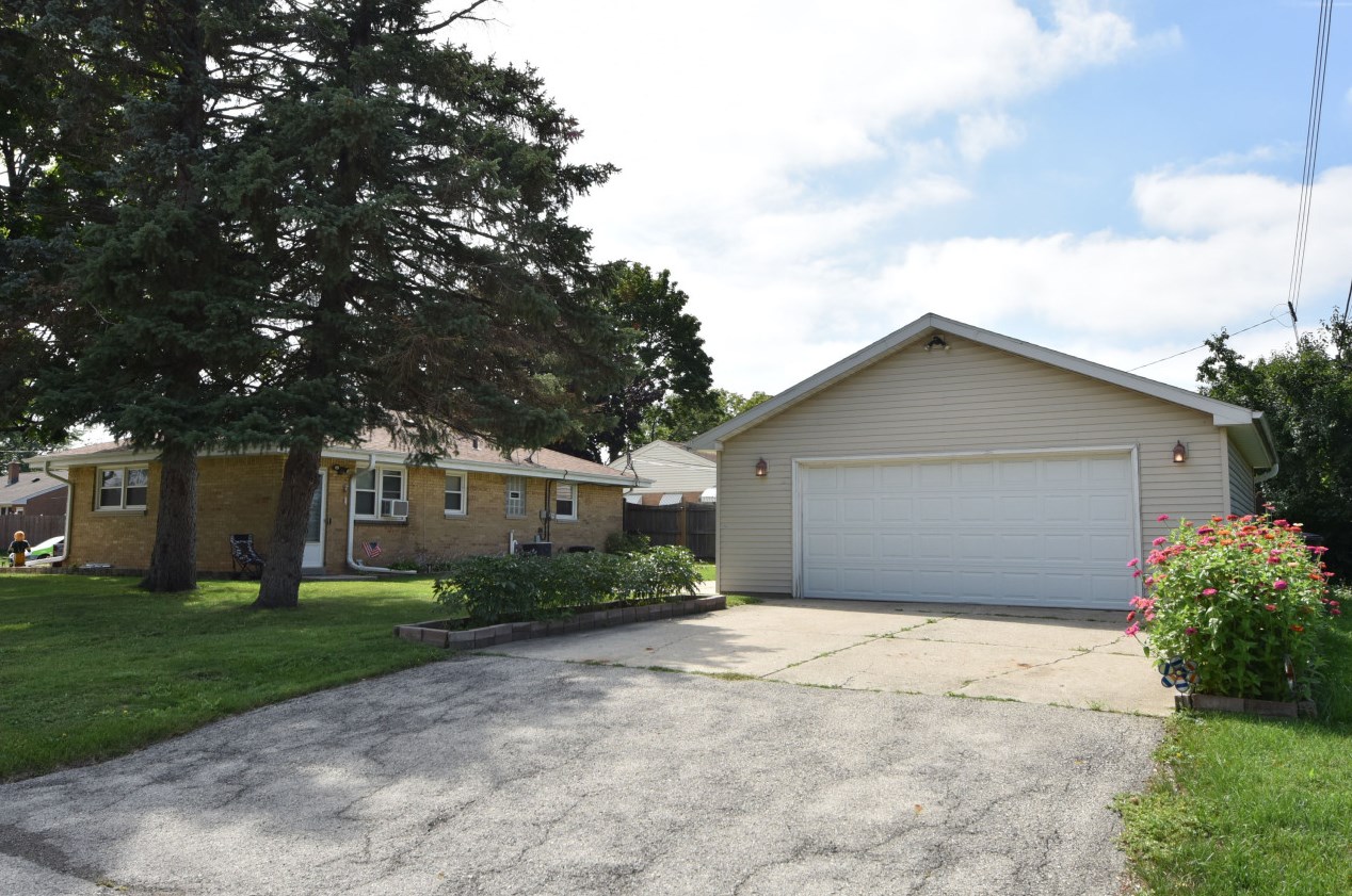 6520 Bottsford Ave, Milwaukee WI 53220-3446 exterior