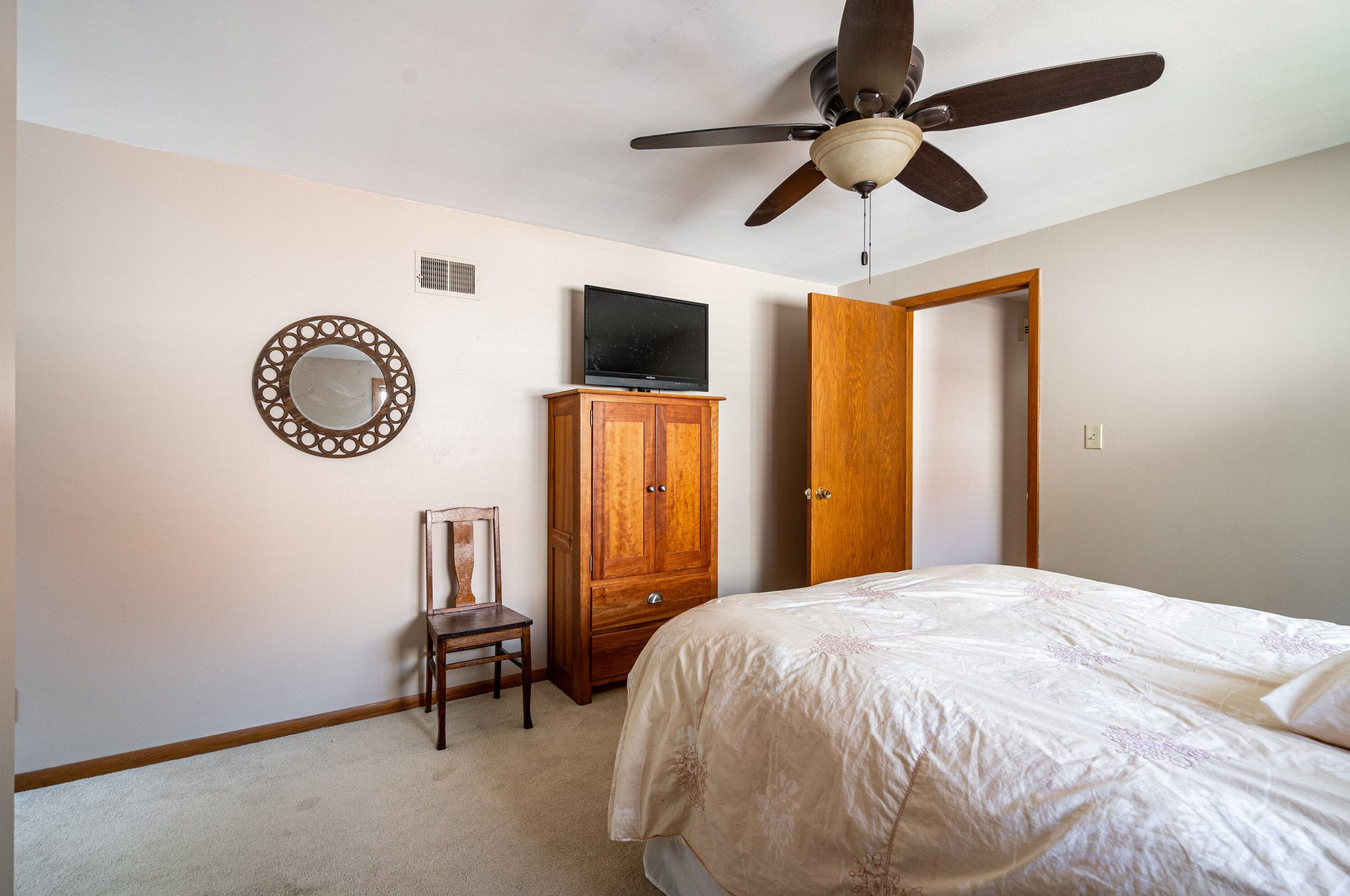 2555 72, Milwaukee WI 53219-2529 exterior