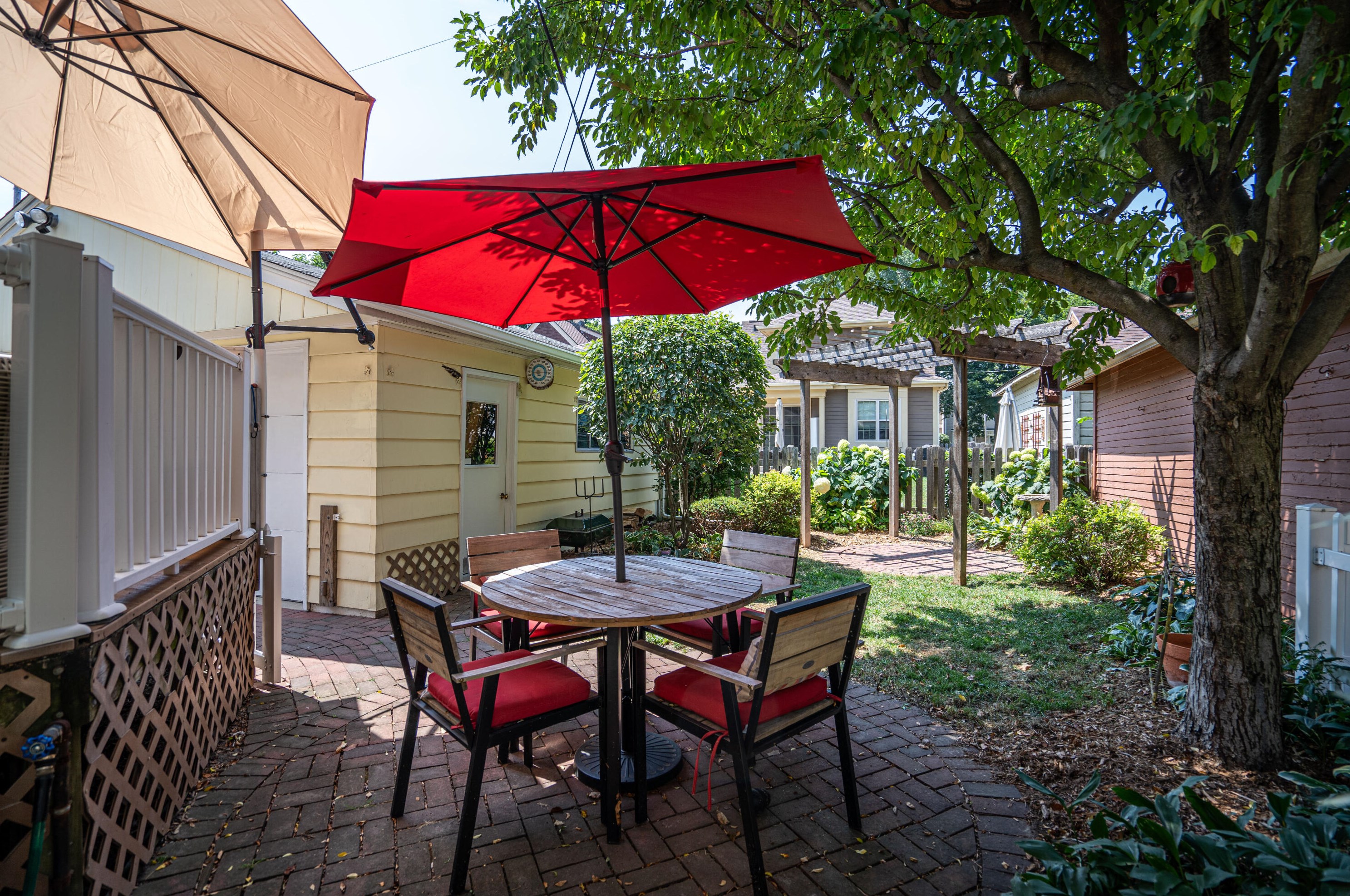 2555 72, Milwaukee WI 53219-2529 exterior