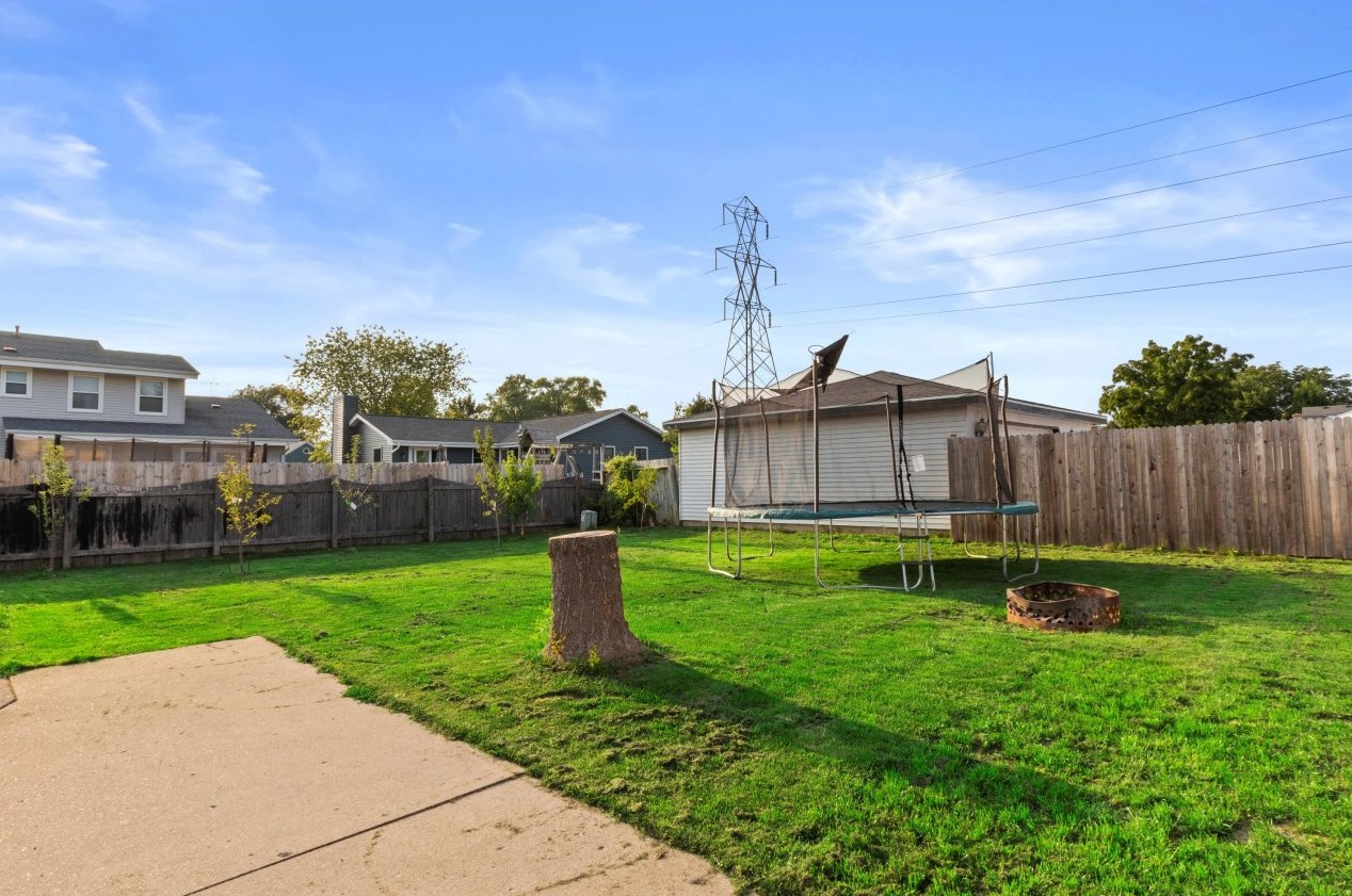 6161 Delaware Ave, Cudahy WI 53110-2867 exterior