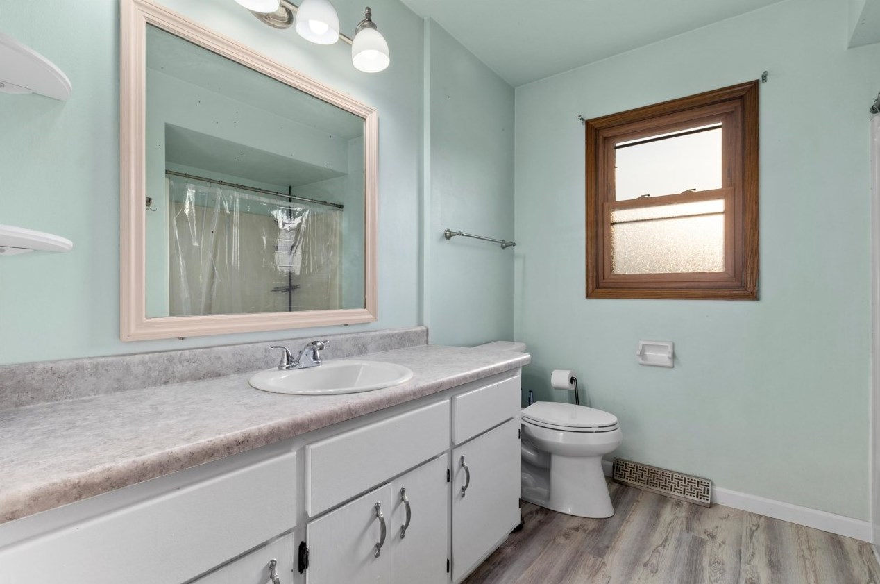 6161 Delaware Ave, Cudahy WI 53110-2867 exterior