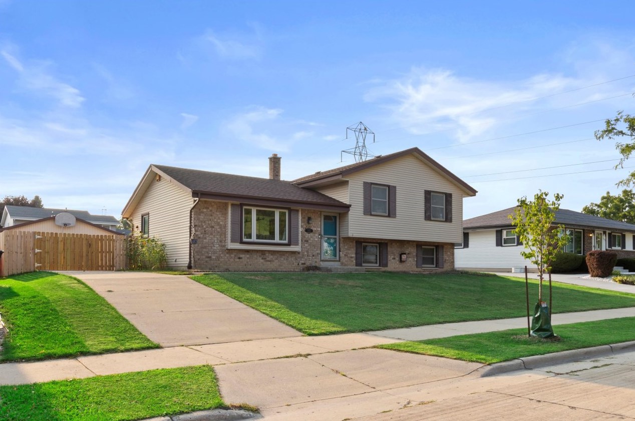 6161 Delaware Ave, Cudahy WI 53110-2867 exterior