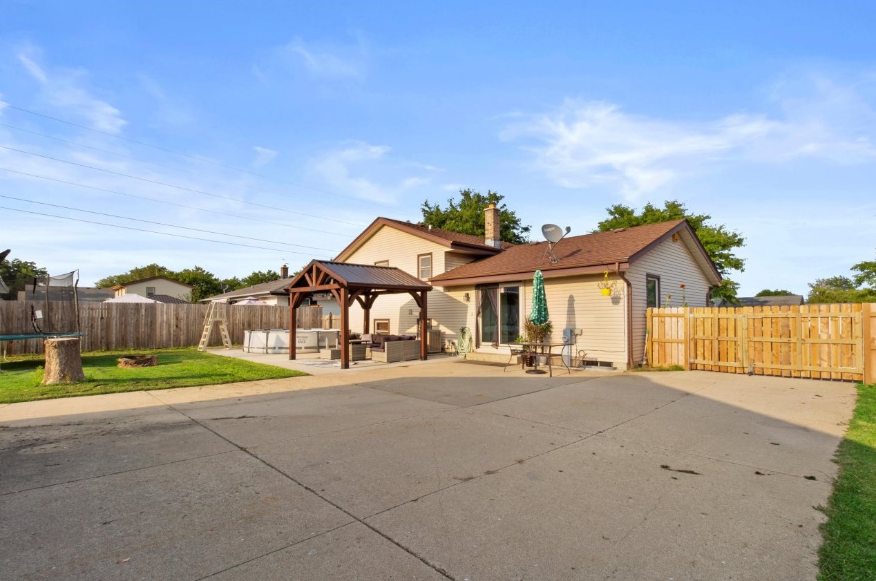 6161 Delaware Ave, Cudahy WI 53110-2867 exterior