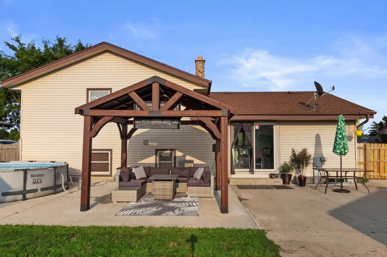 6161 Delaware Ave, Cudahy WI 53110-2867 exterior