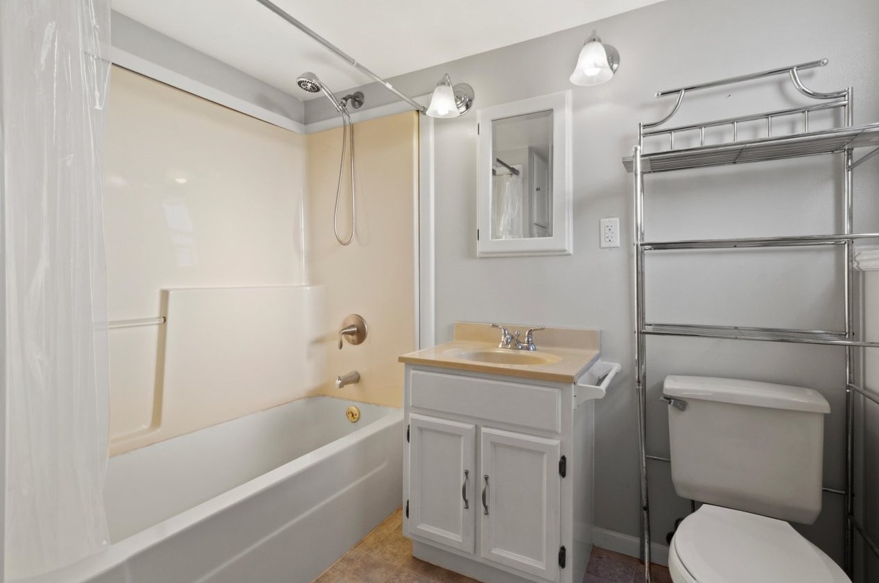 6161 Delaware Ave, Cudahy WI 53110-2867 exterior